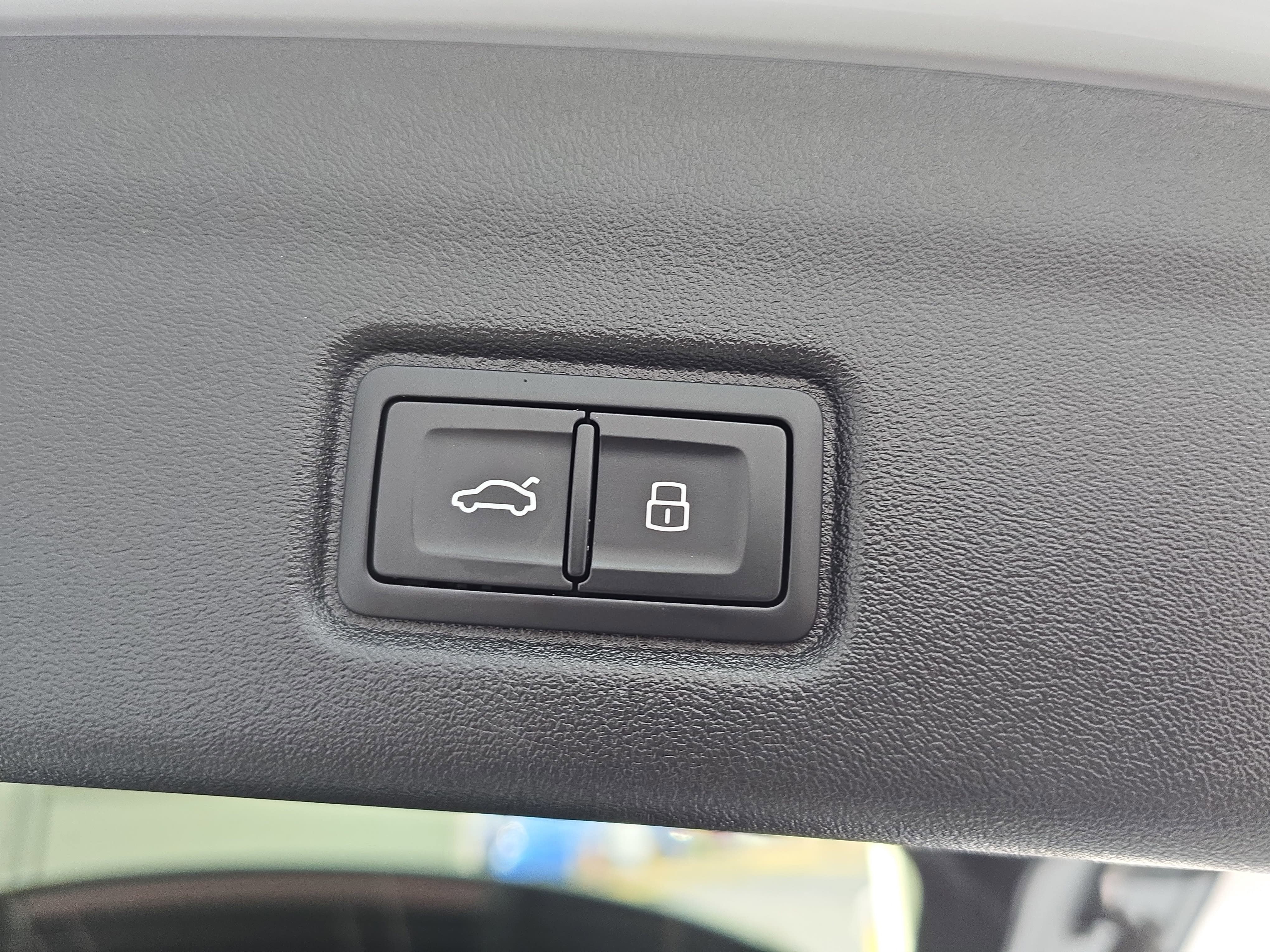 2025 Audi Q6 e-tron Premium Plus