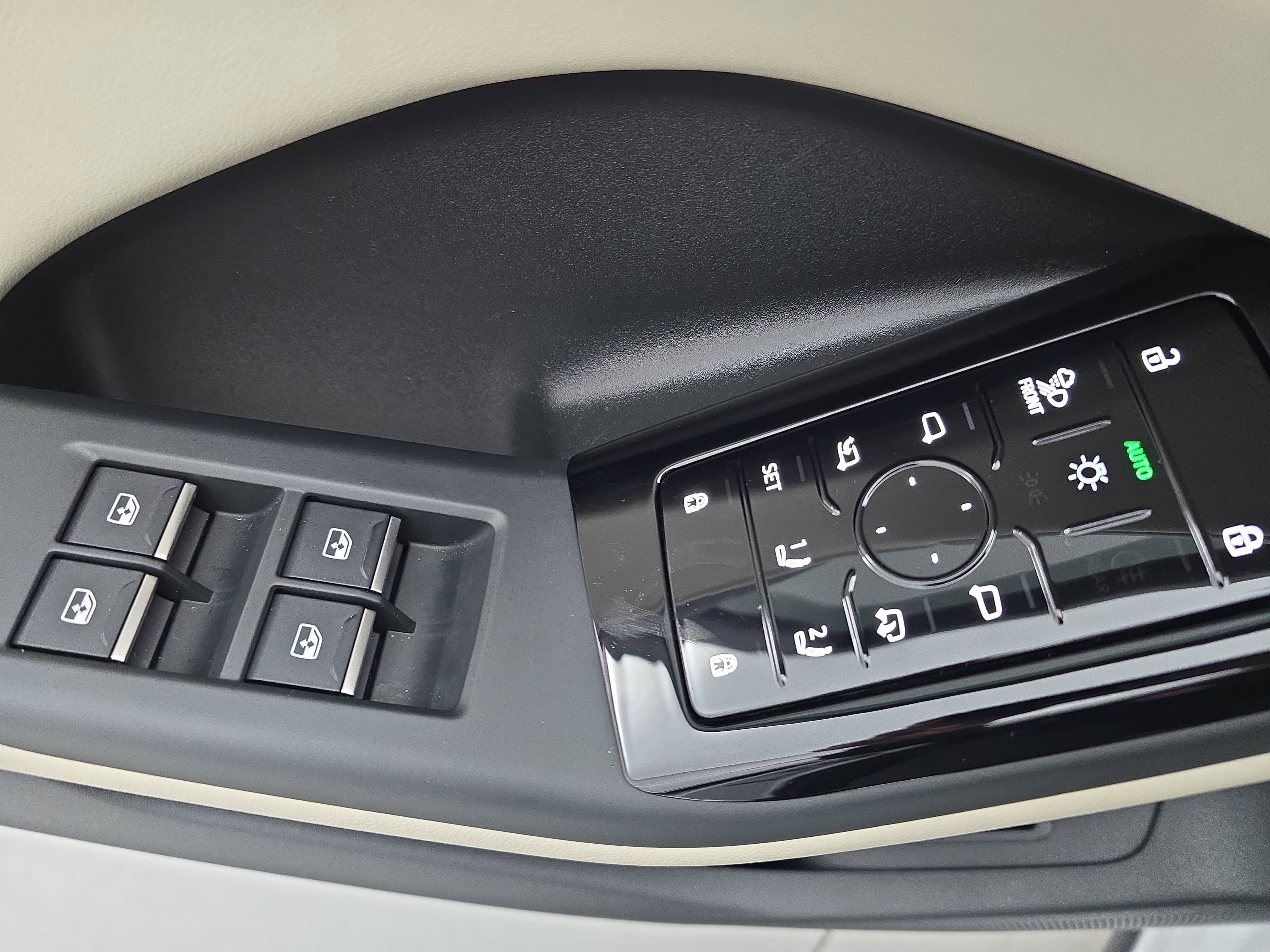 2025 Audi Q6 e-tron Premium Plus