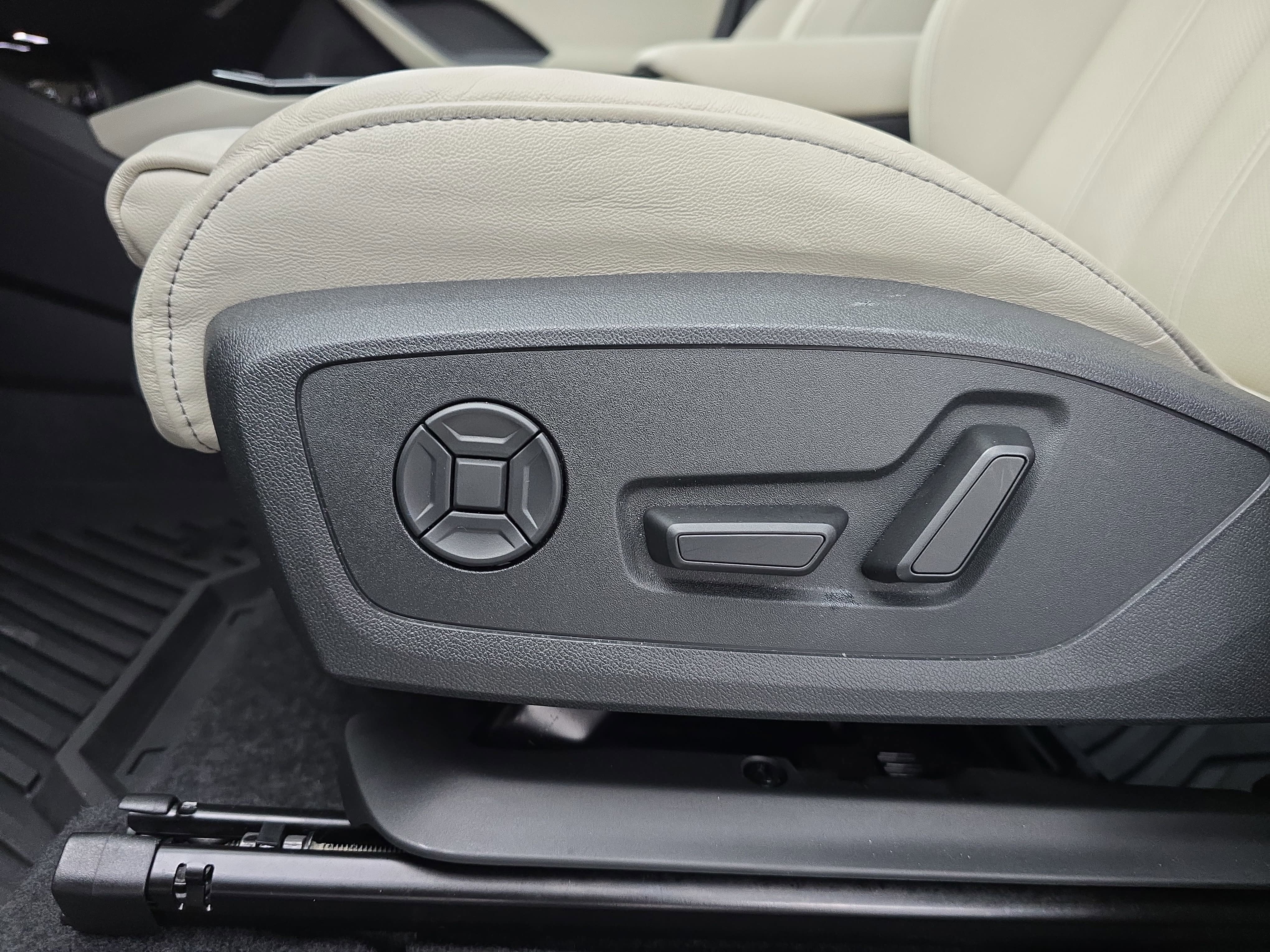 2025 Audi Q6 e-tron Premium Plus