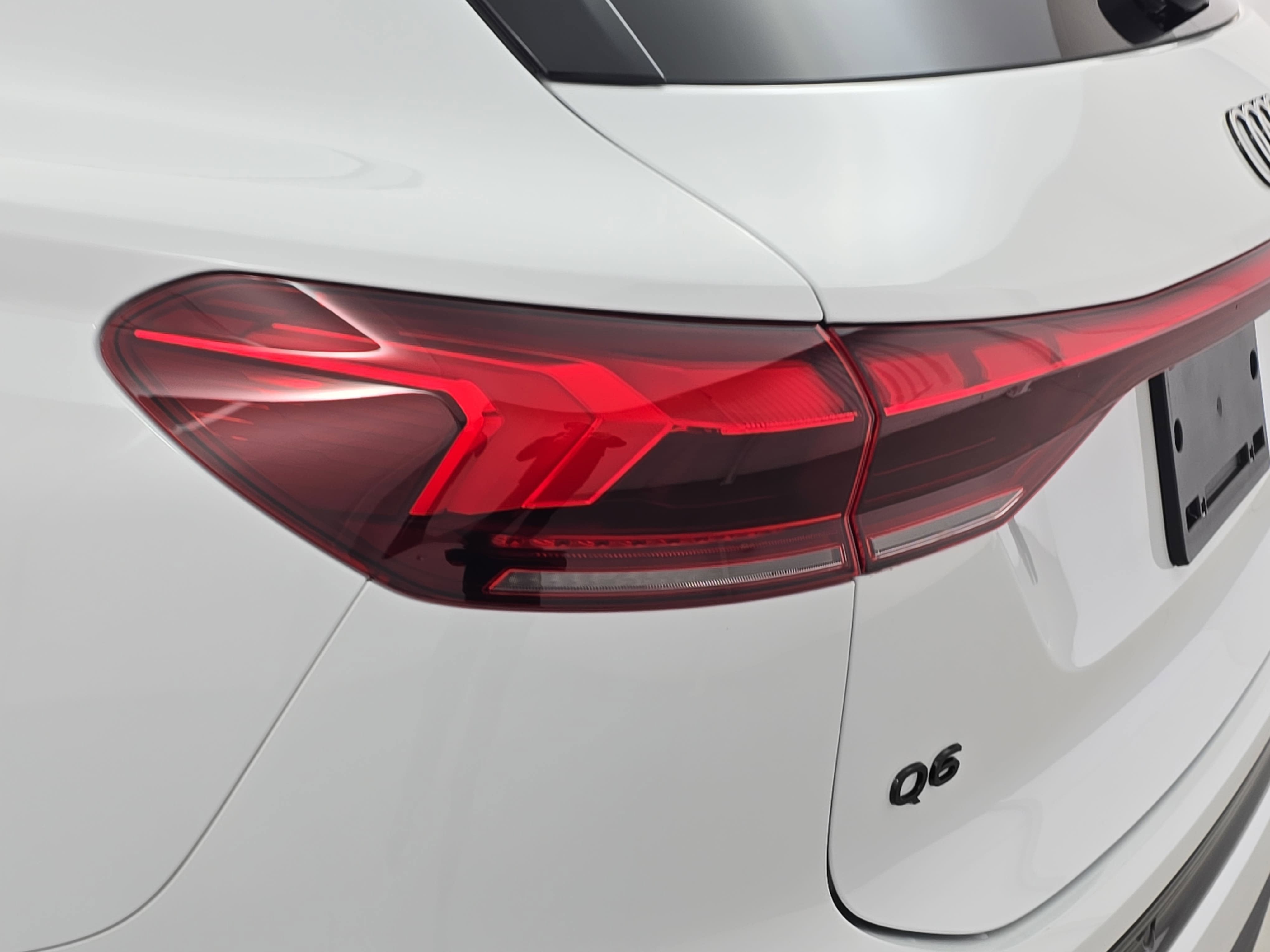 2025 Audi Q6 e-tron Premium Plus