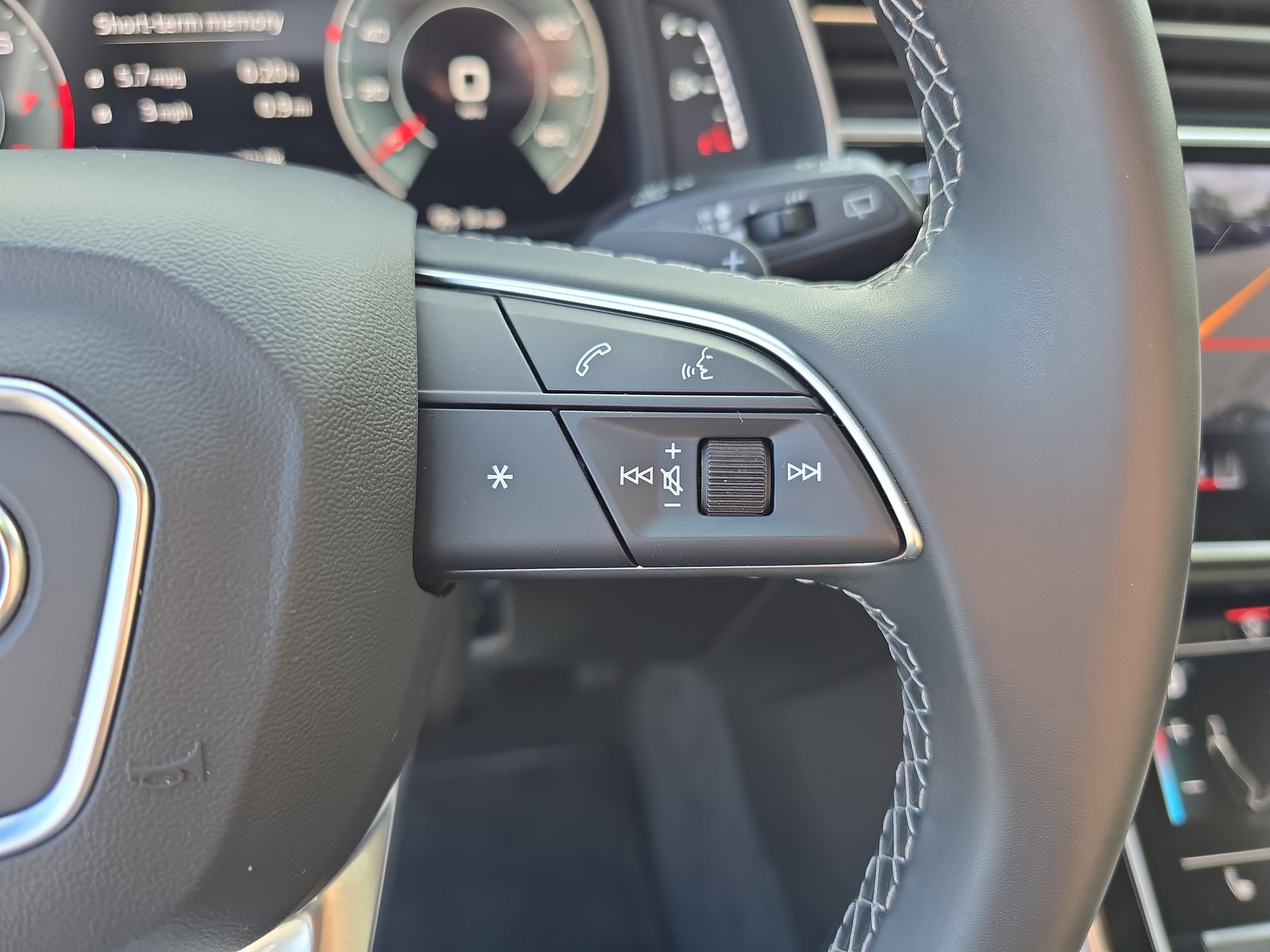 2025 Audi Q7 Premium