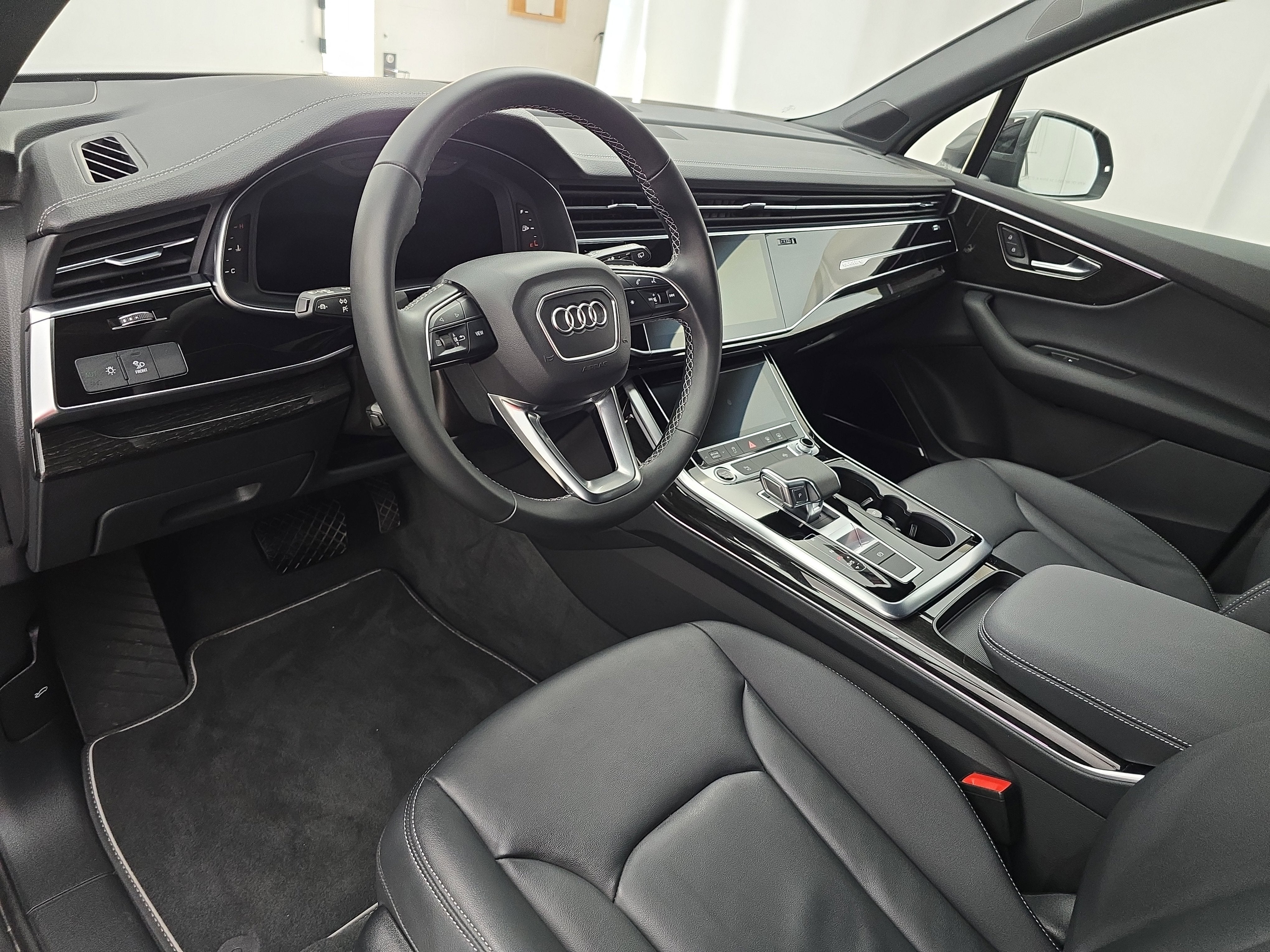 2025 Audi Q7 Premium