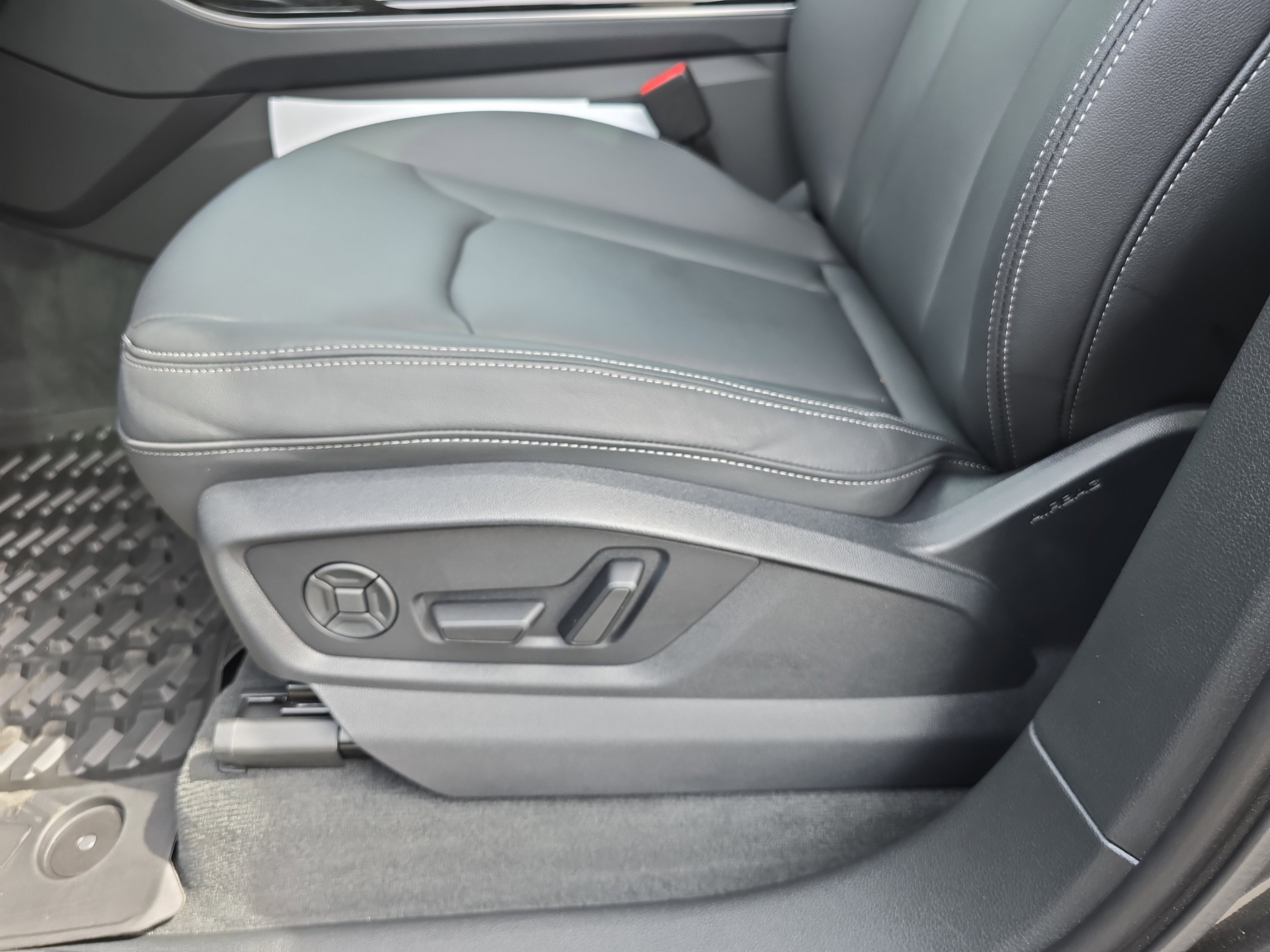 2025 Audi Q7 Premium