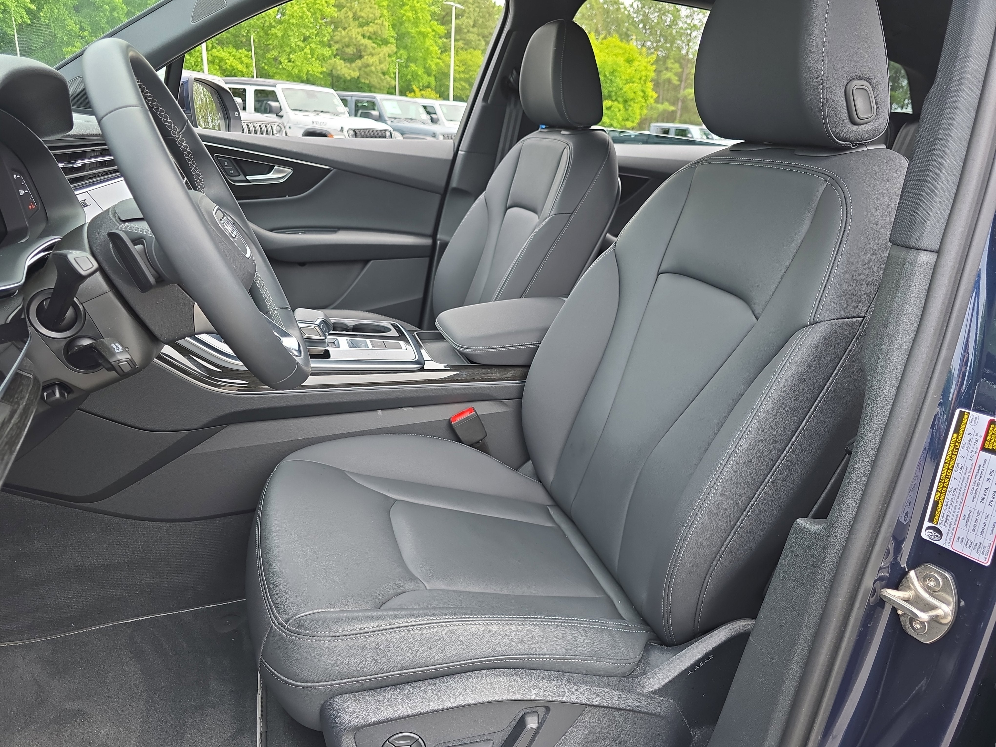 2025 Audi Q7 Premium