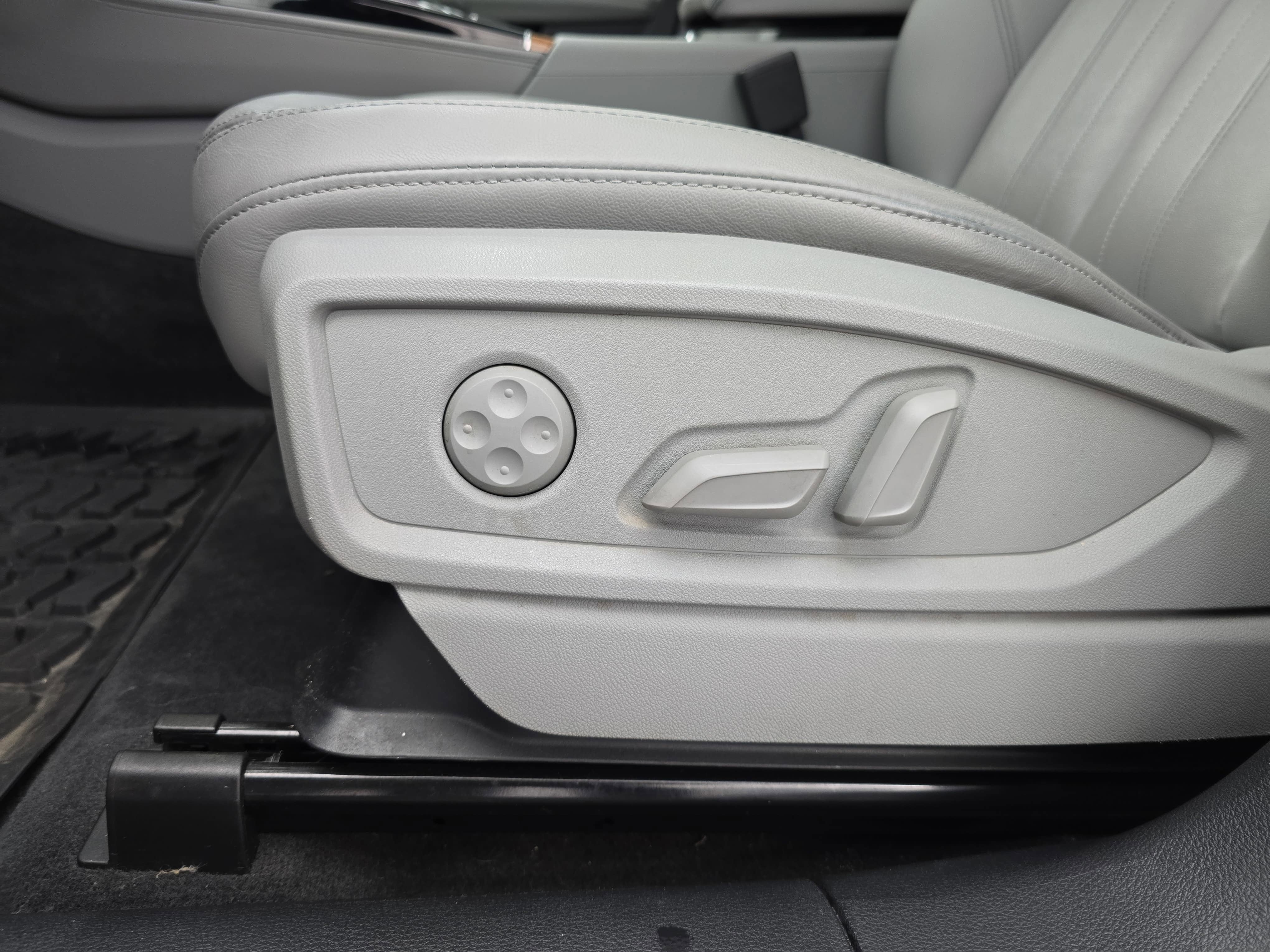 2022 Audi Q5 S line Premium Plus