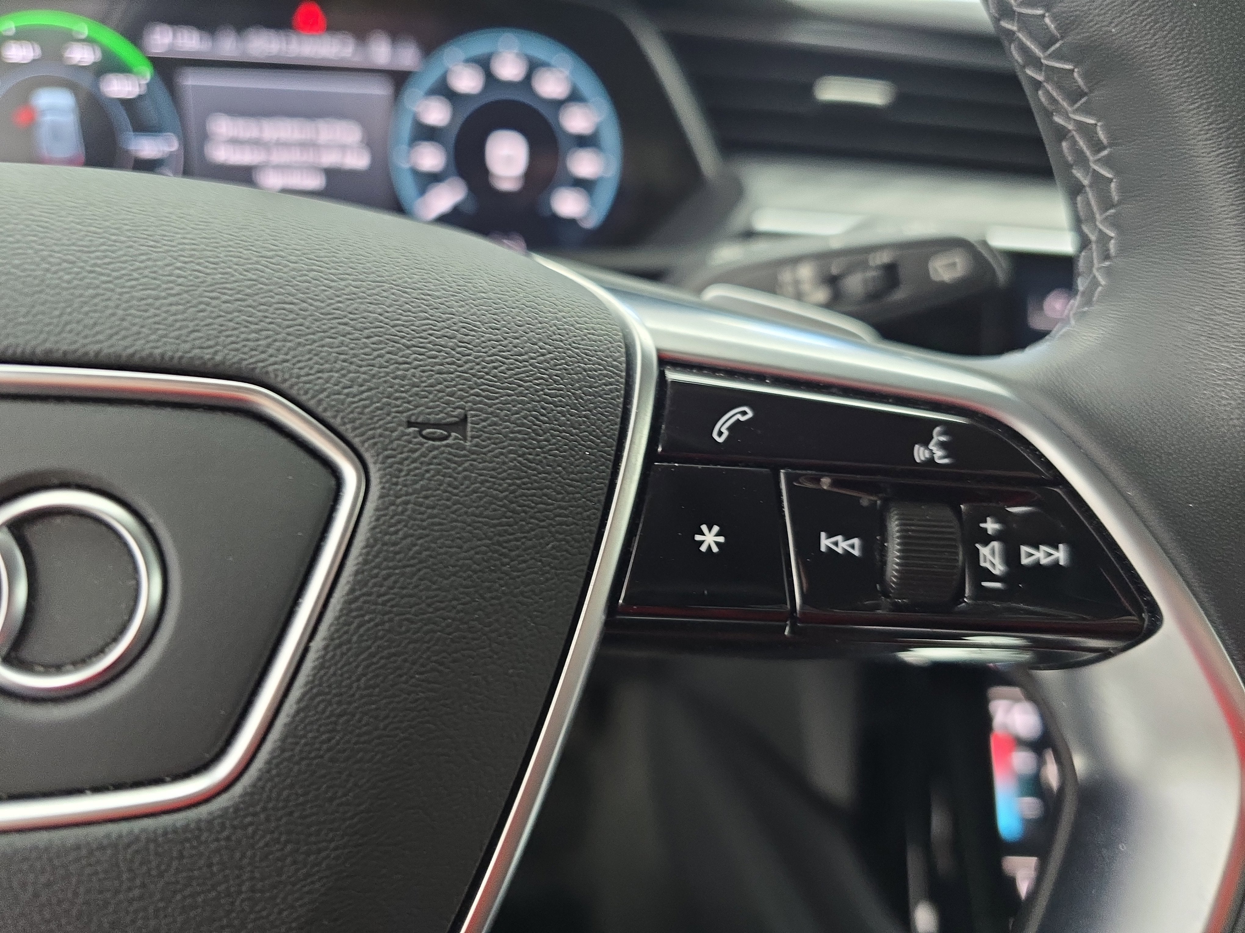 2023 Audi e-tron Premium Plus