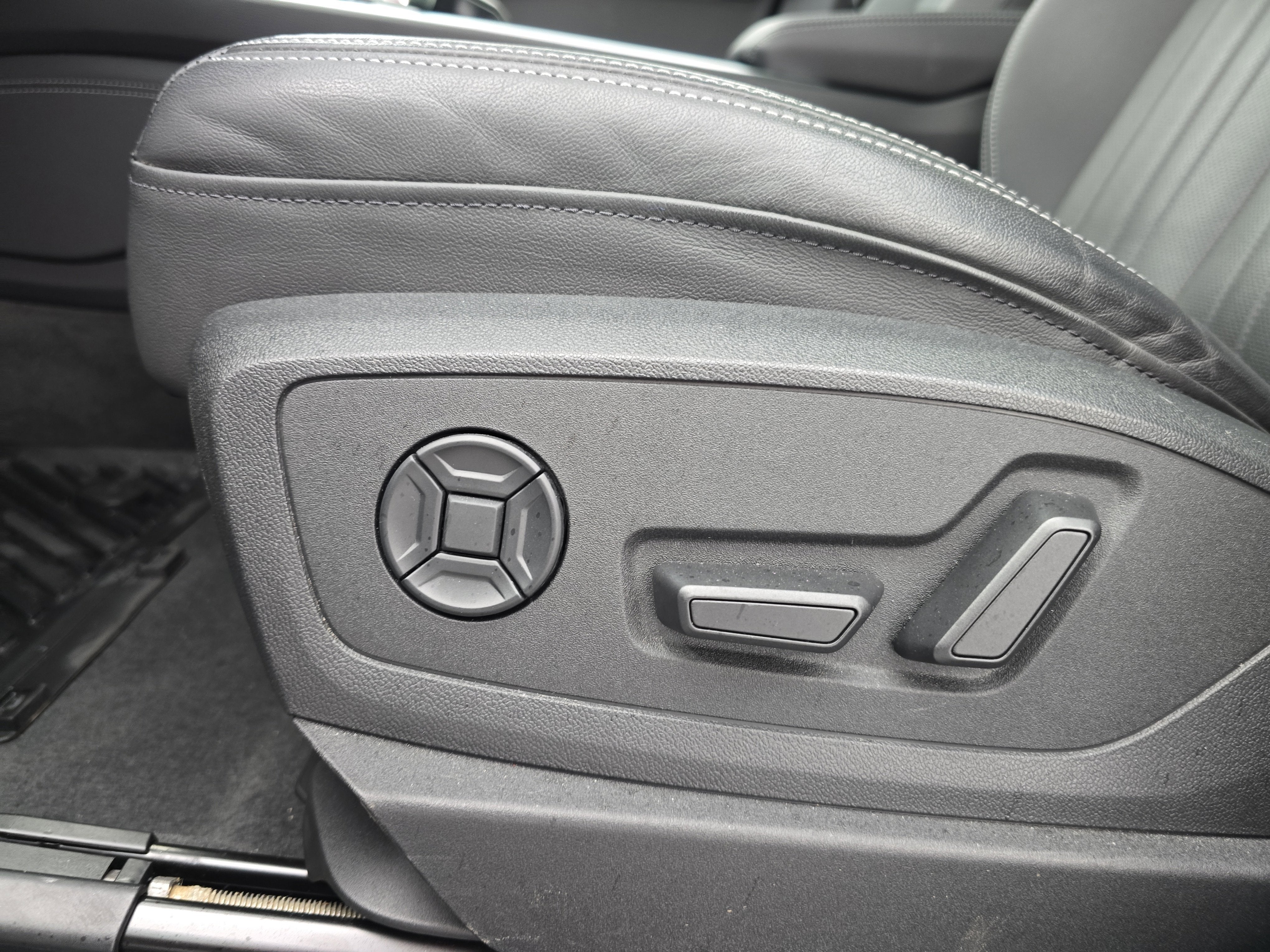 2023 Audi e-tron Premium Plus