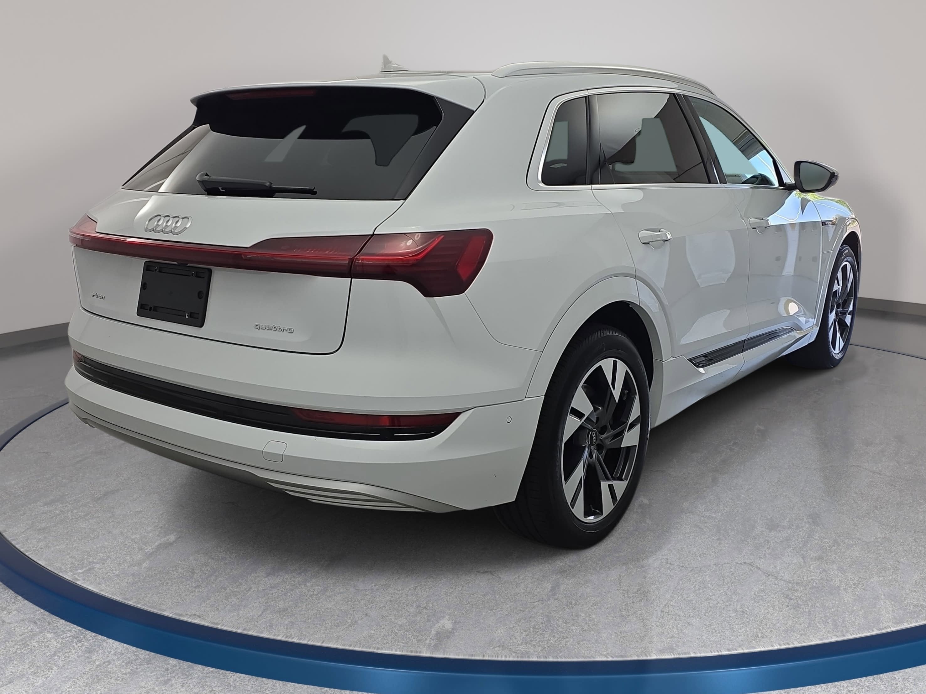 2023 Audi e-tron Premium Plus