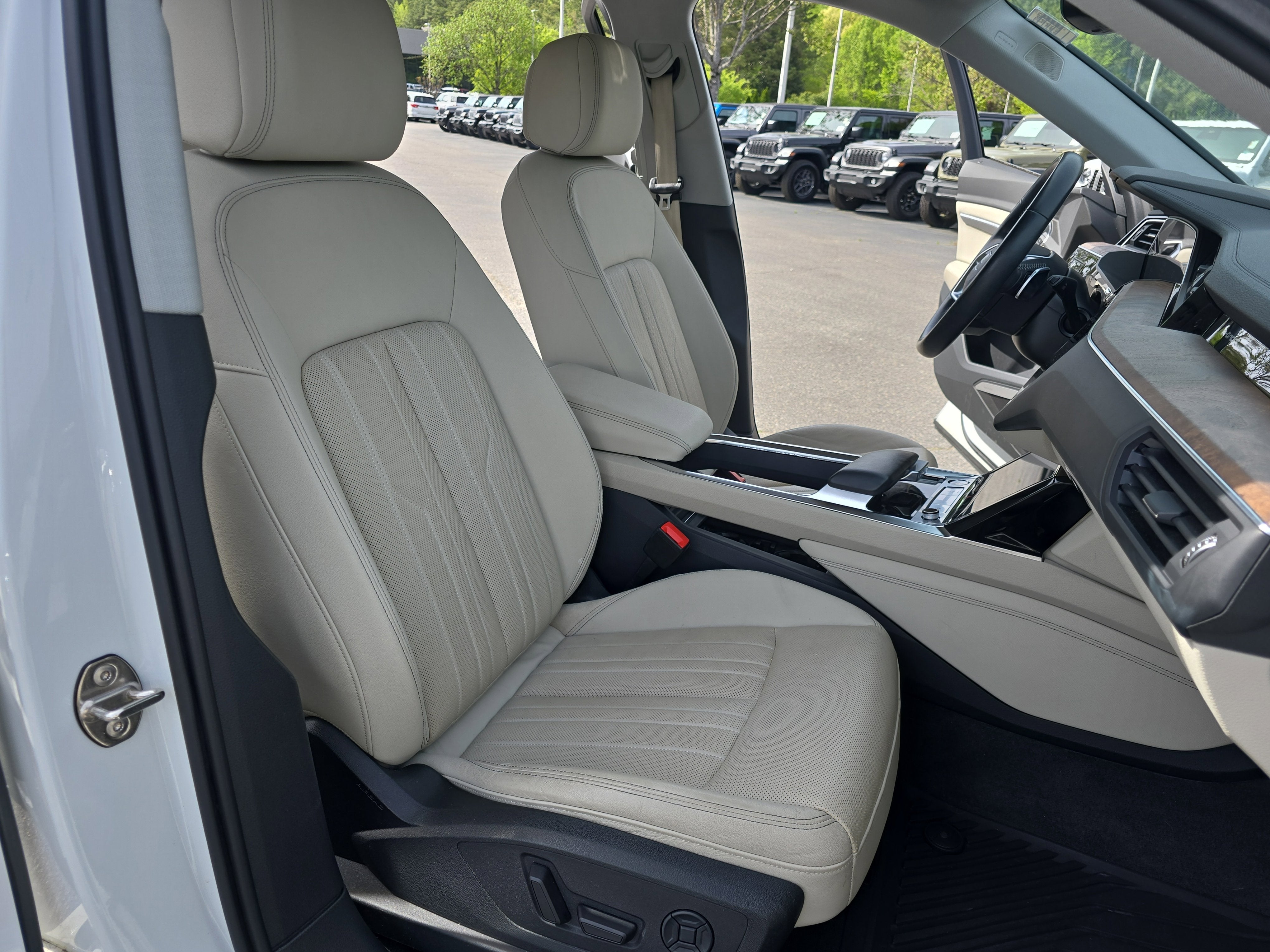 2019 Audi e-tron Premium Plus