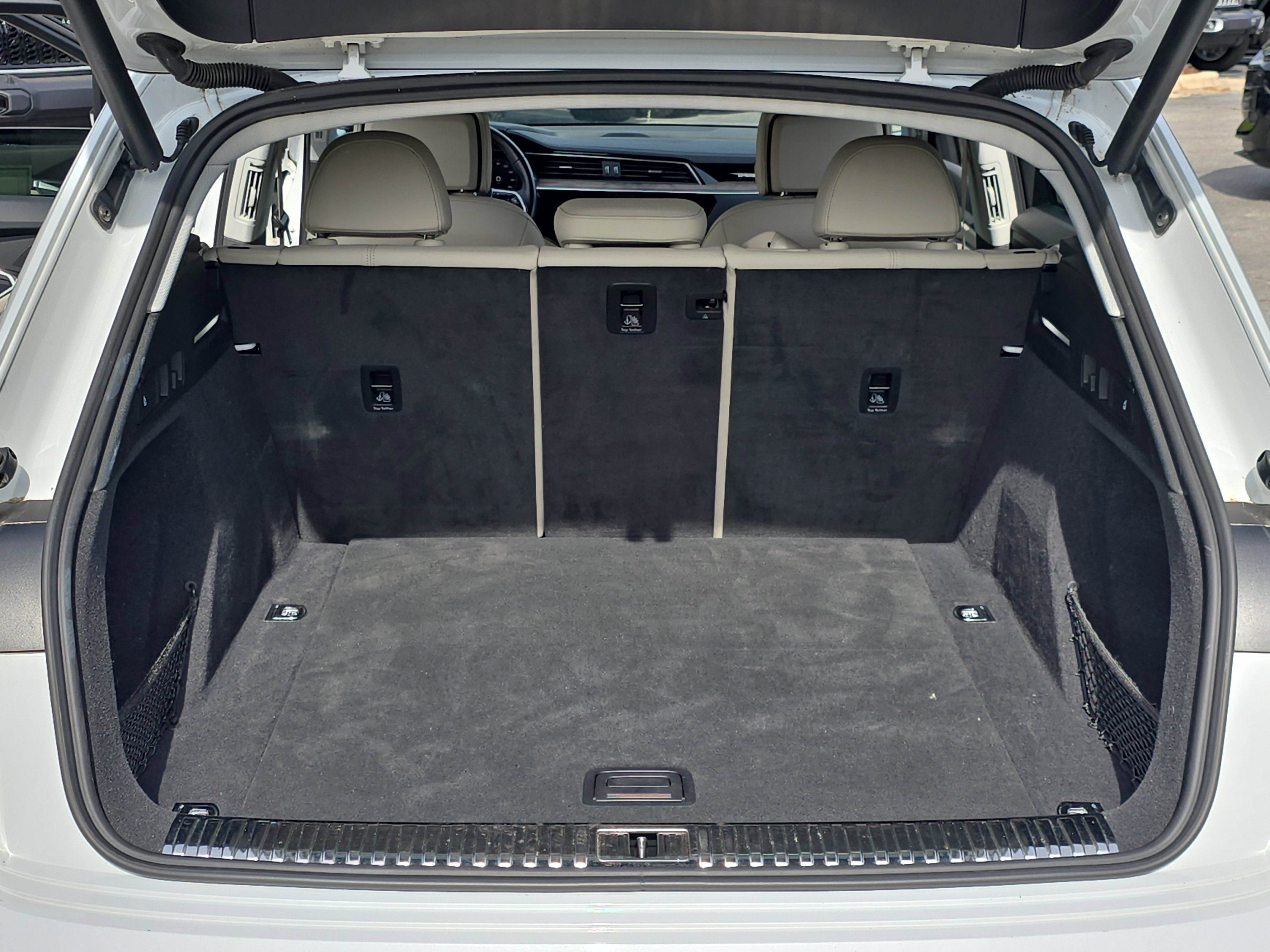 2019 Audi e-tron Premium Plus