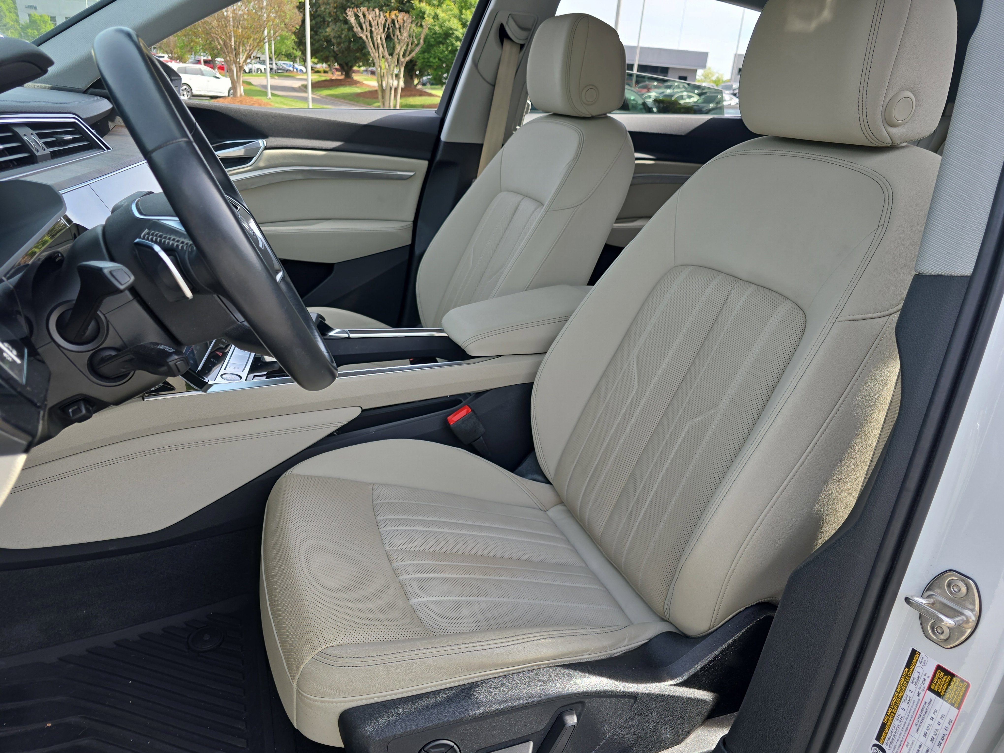 2019 Audi e-tron Premium Plus