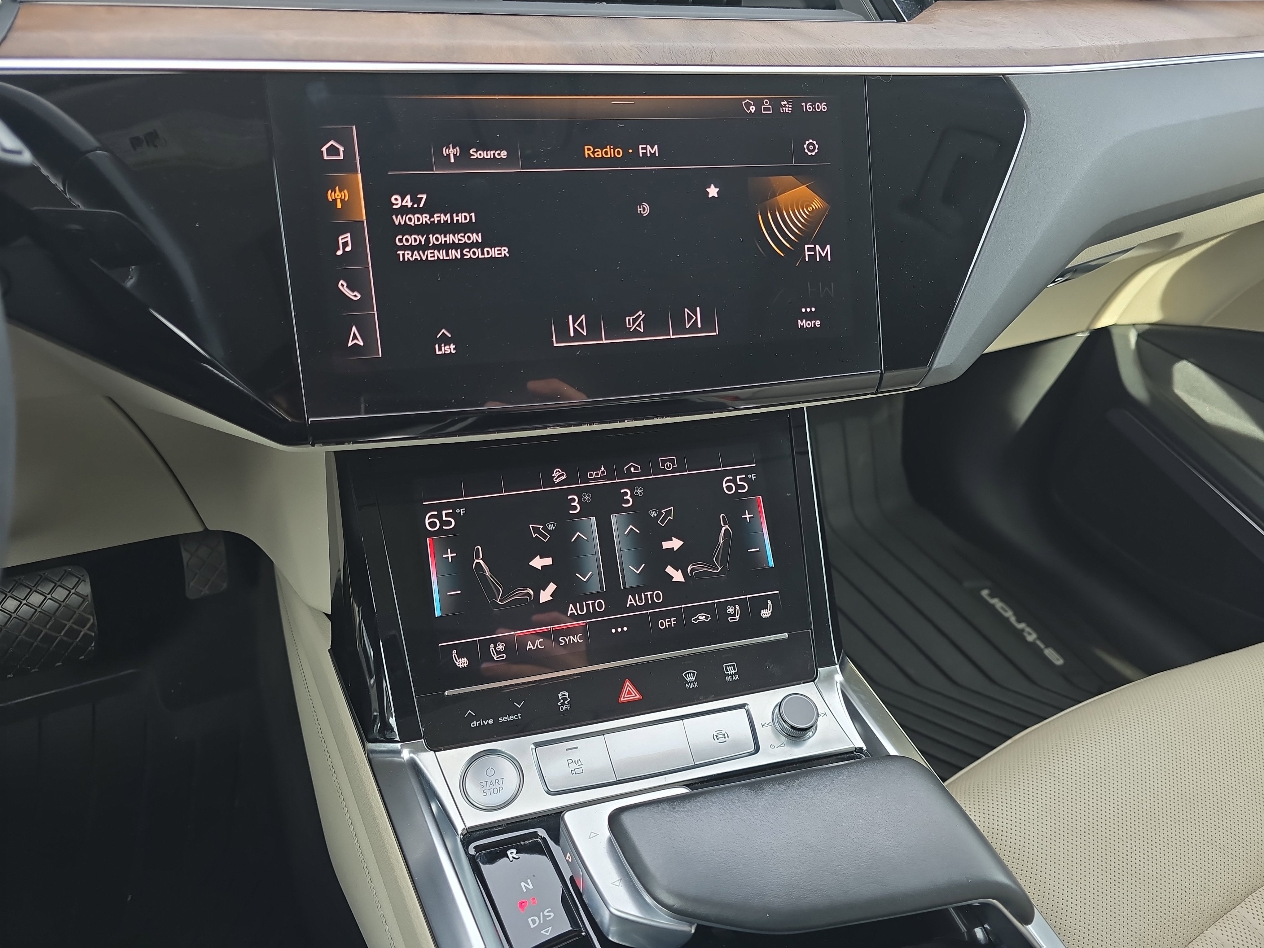 2019 Audi e-tron Premium Plus
