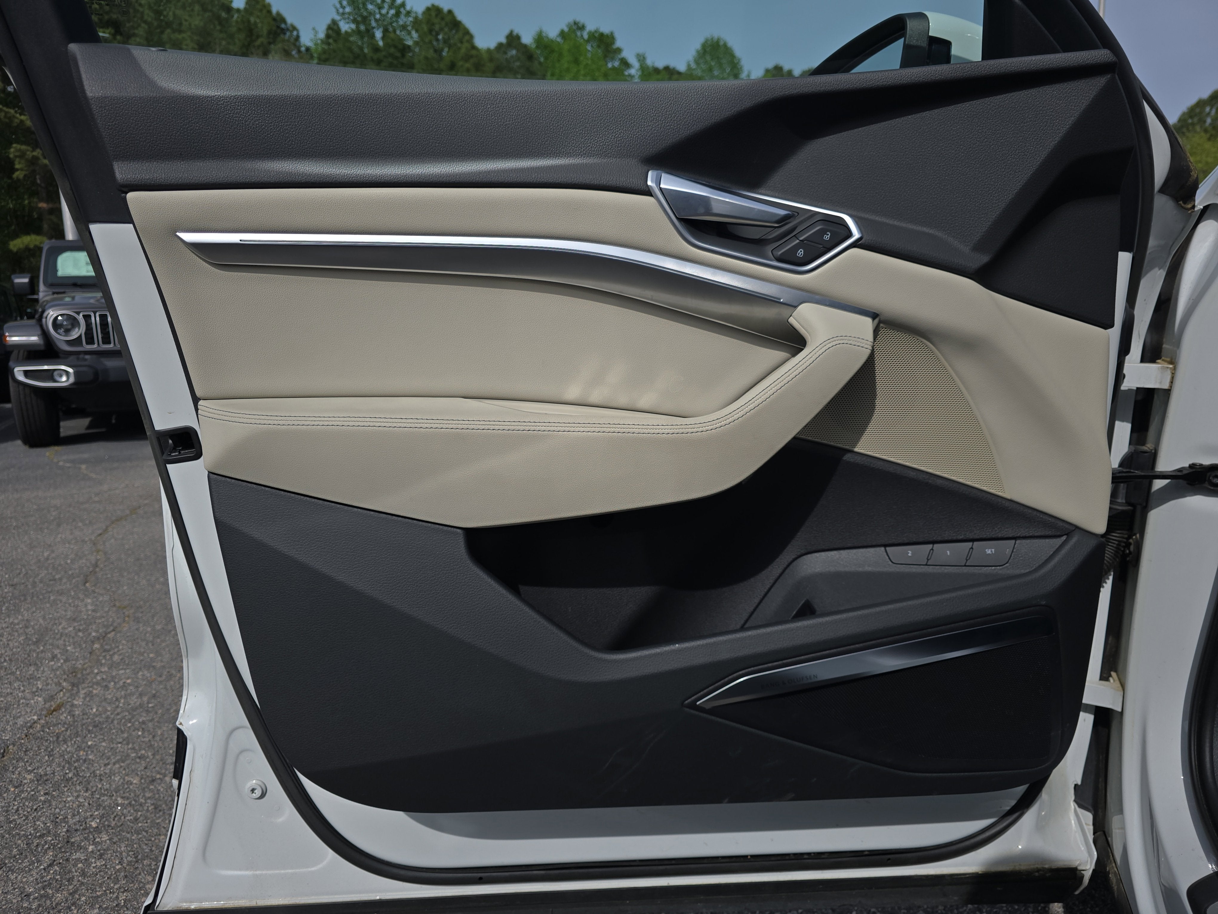 2019 Audi e-tron Premium Plus