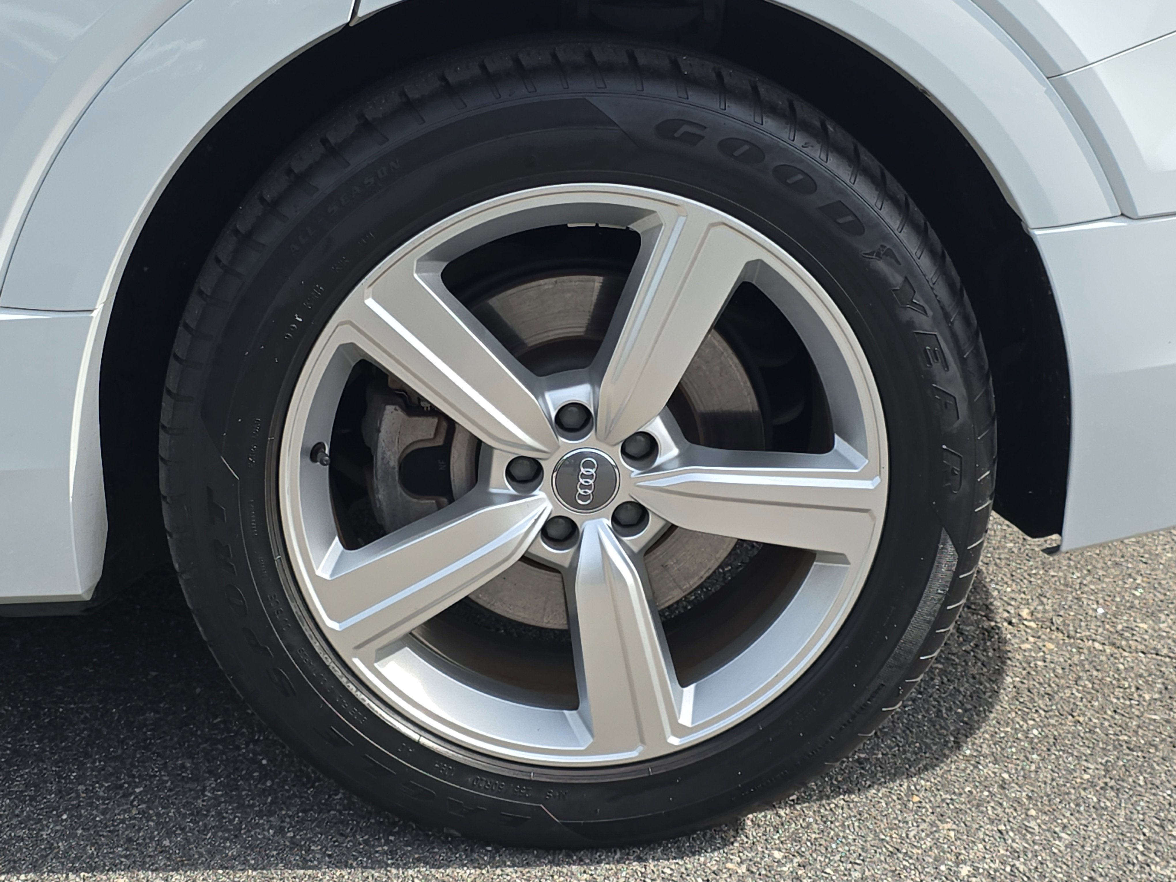 2019 Audi e-tron Premium Plus