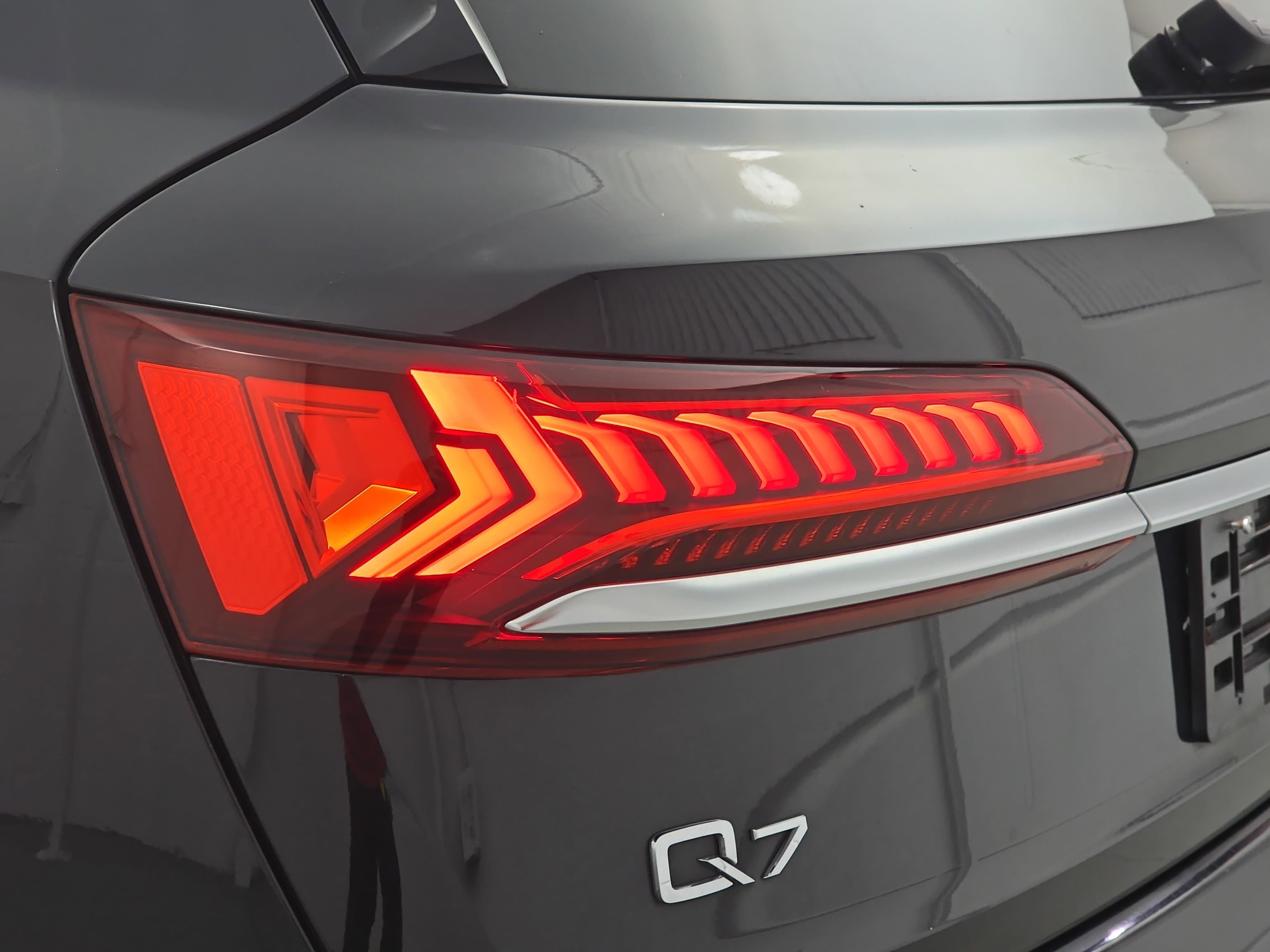 2021 Audi Q7 Premium Plus