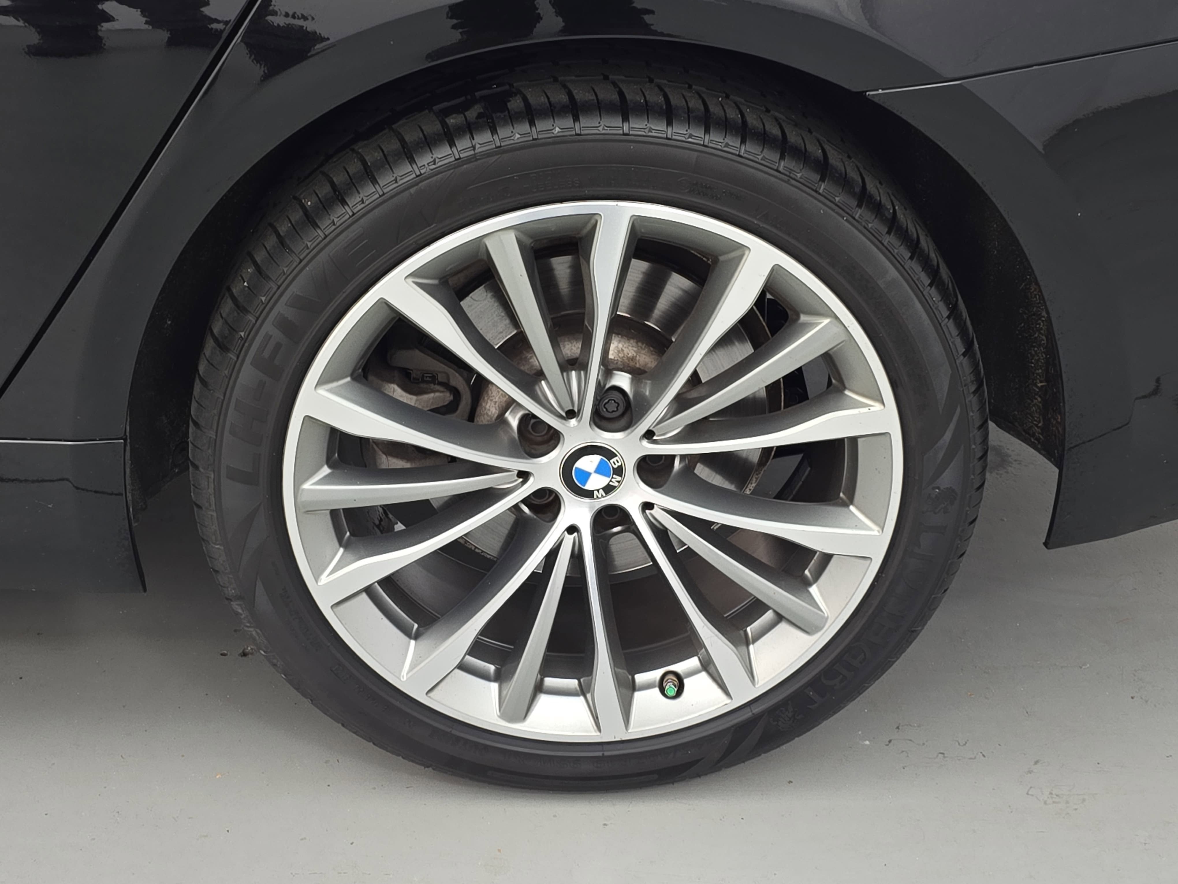 2023 BMW 5 Series 530i