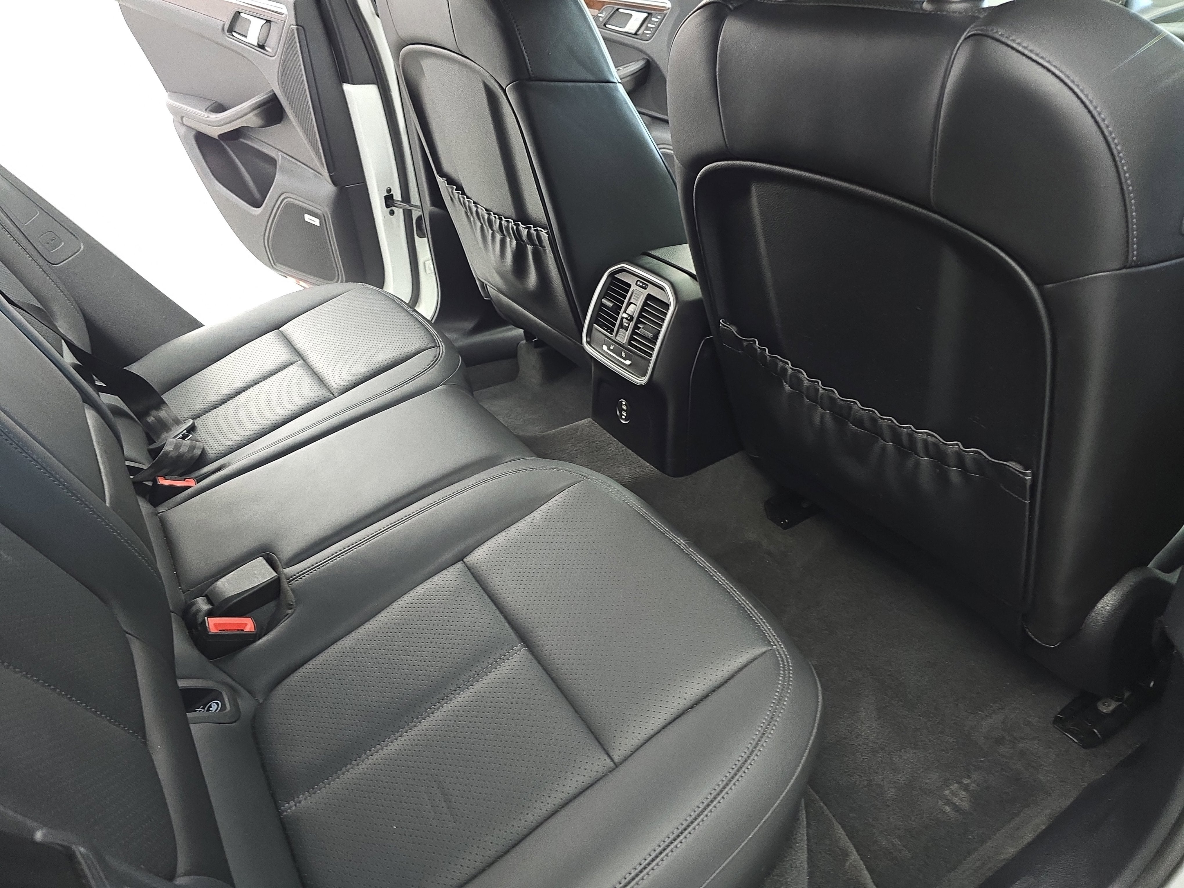 2023 Porsche Macan T