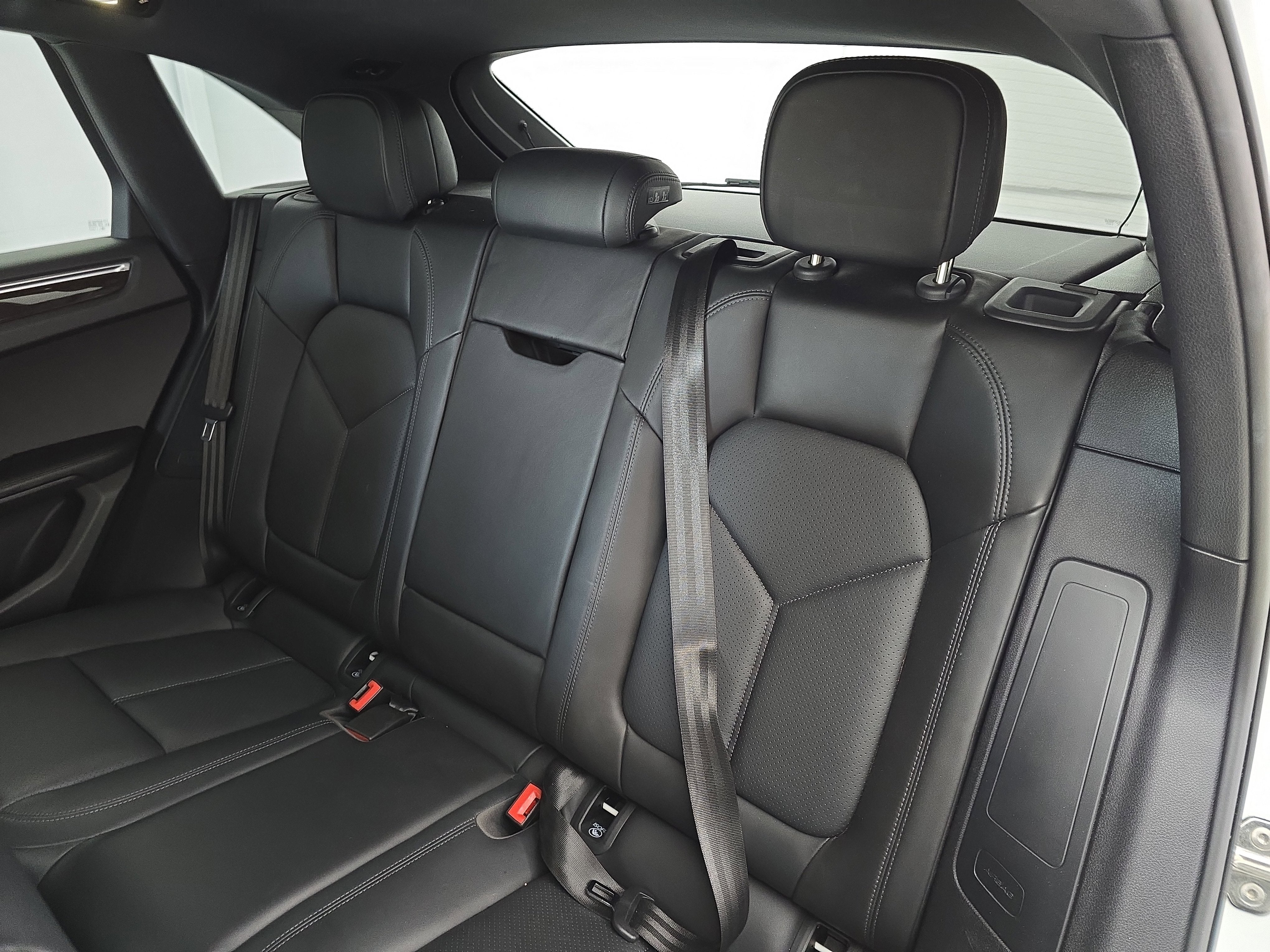 2023 Porsche Macan T