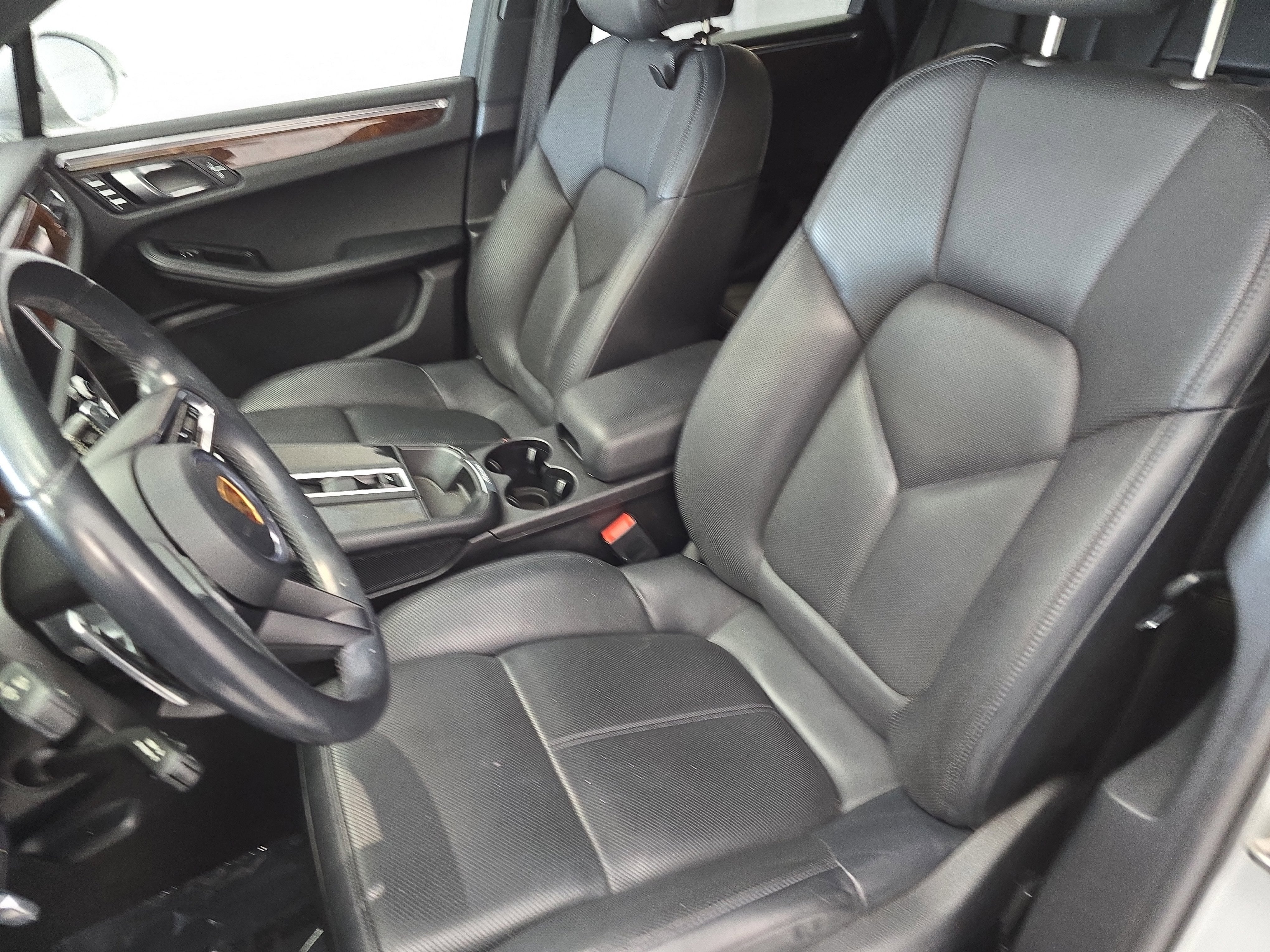 2023 Porsche Macan T