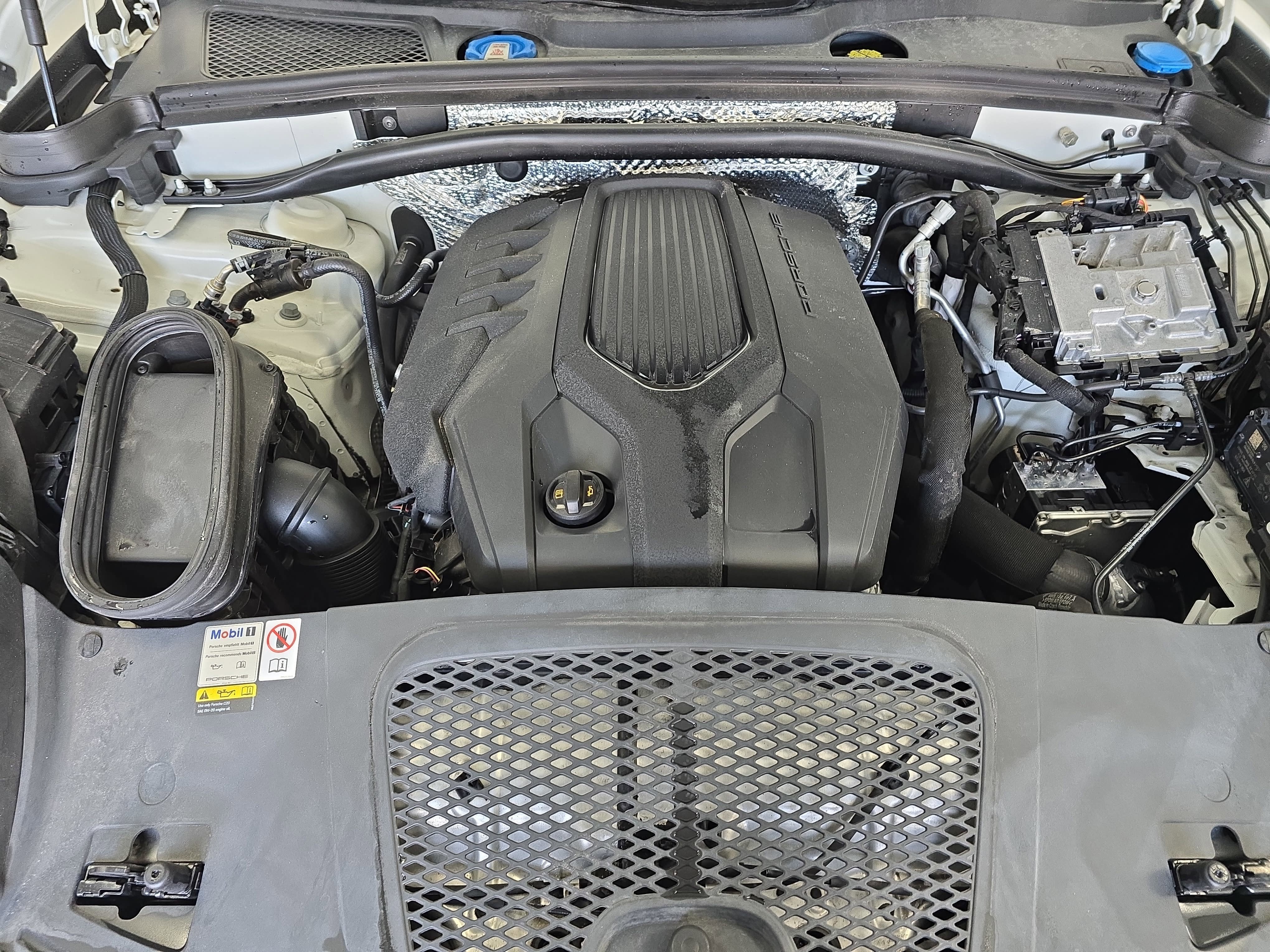 2023 Porsche Macan T