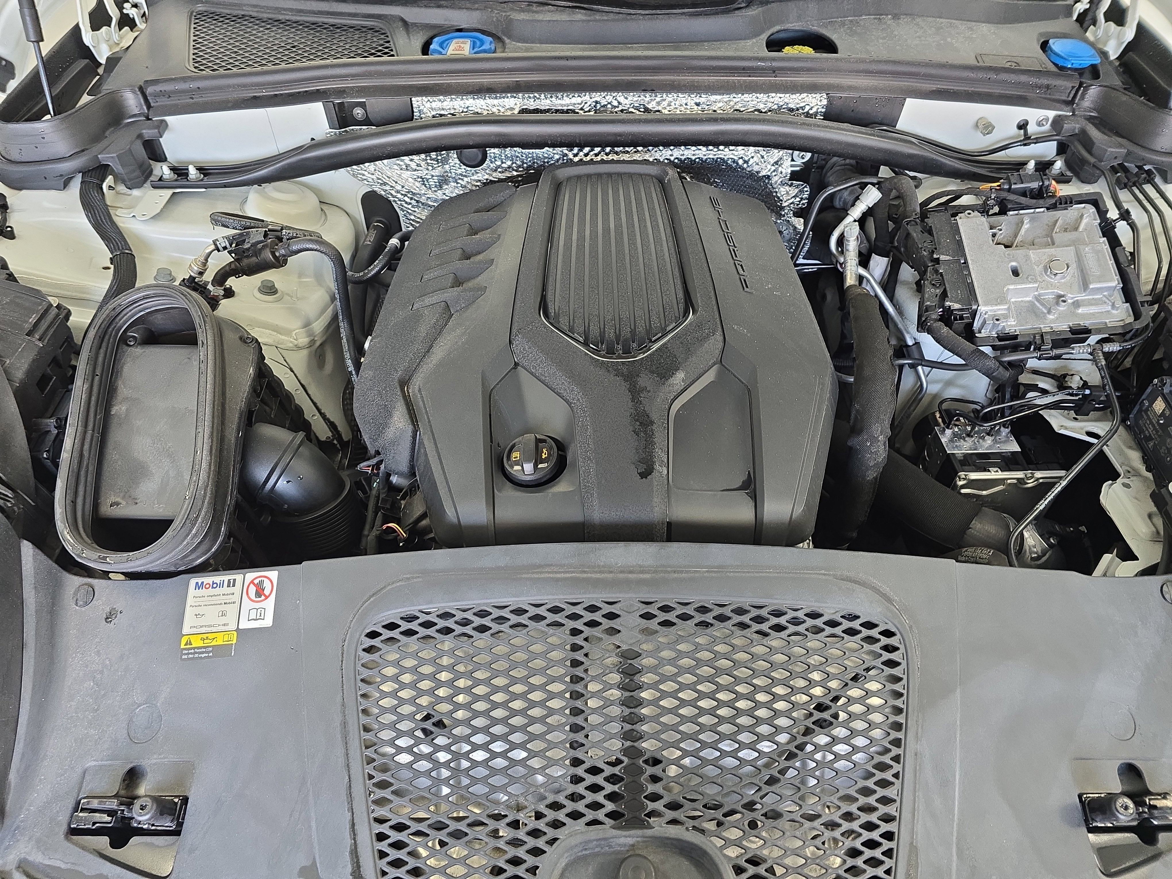 2023 Porsche Macan T