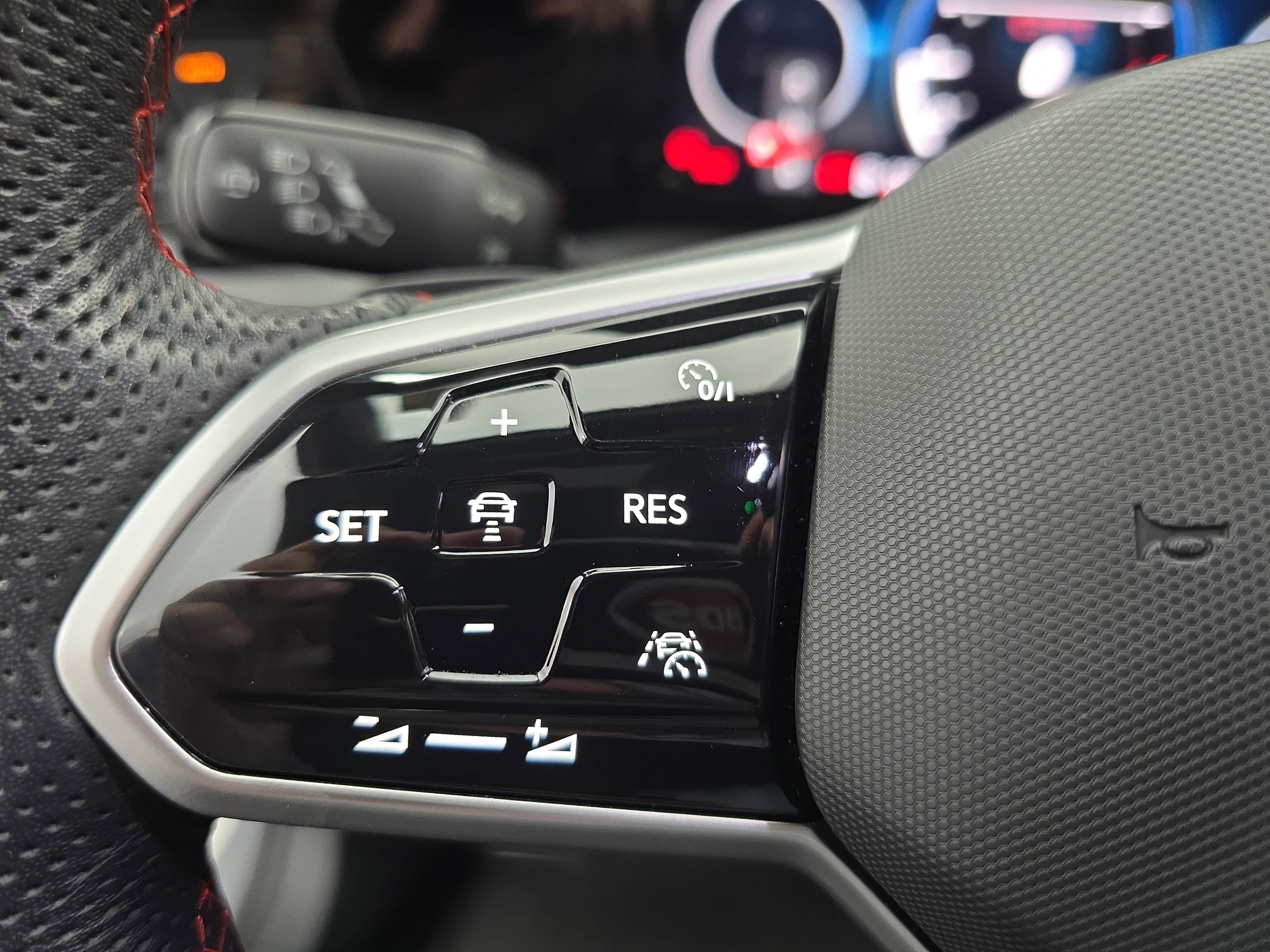 2023 Volkswagen Golf GTI SE