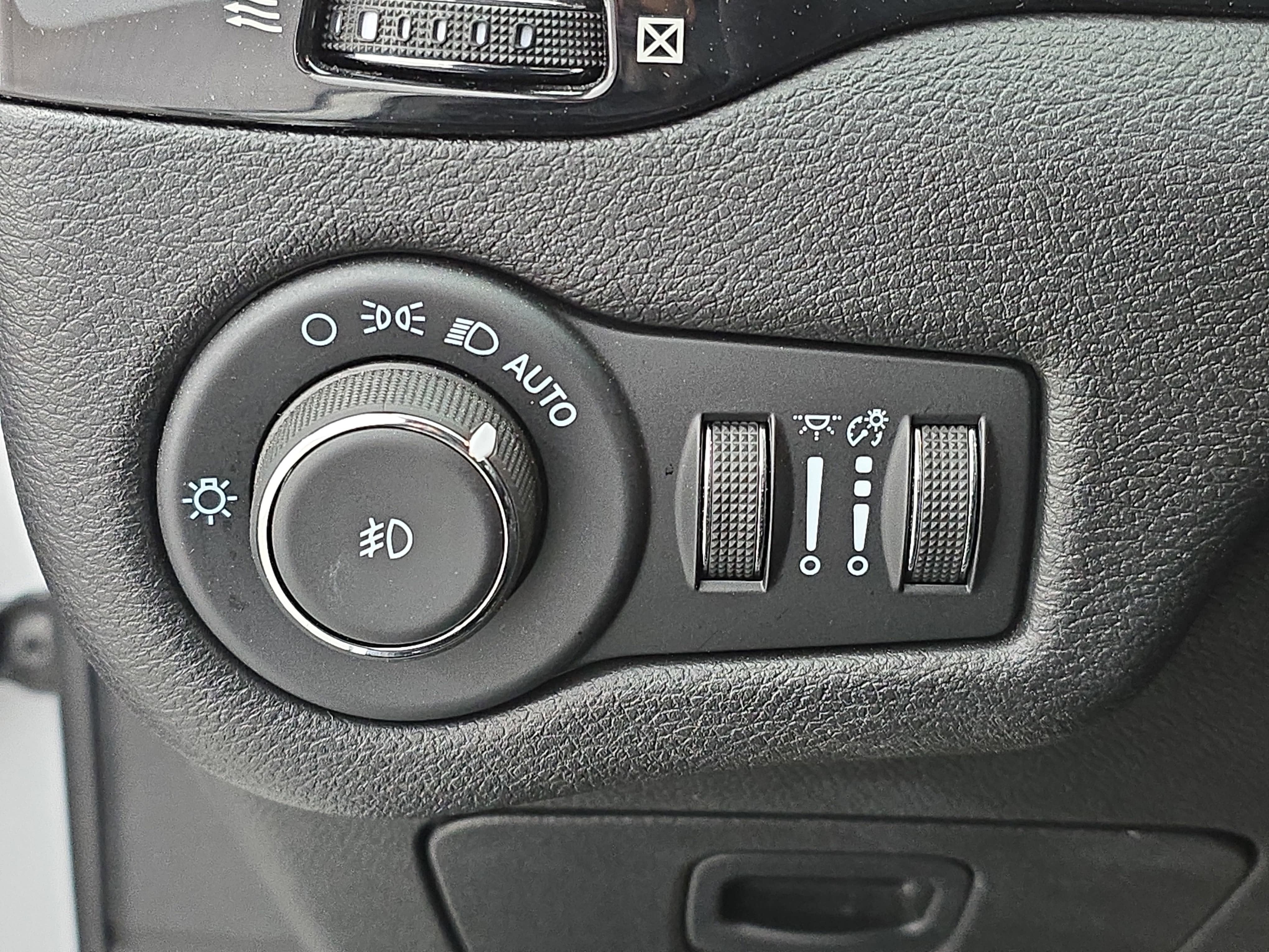 2021 Jeep Cherokee Altitude