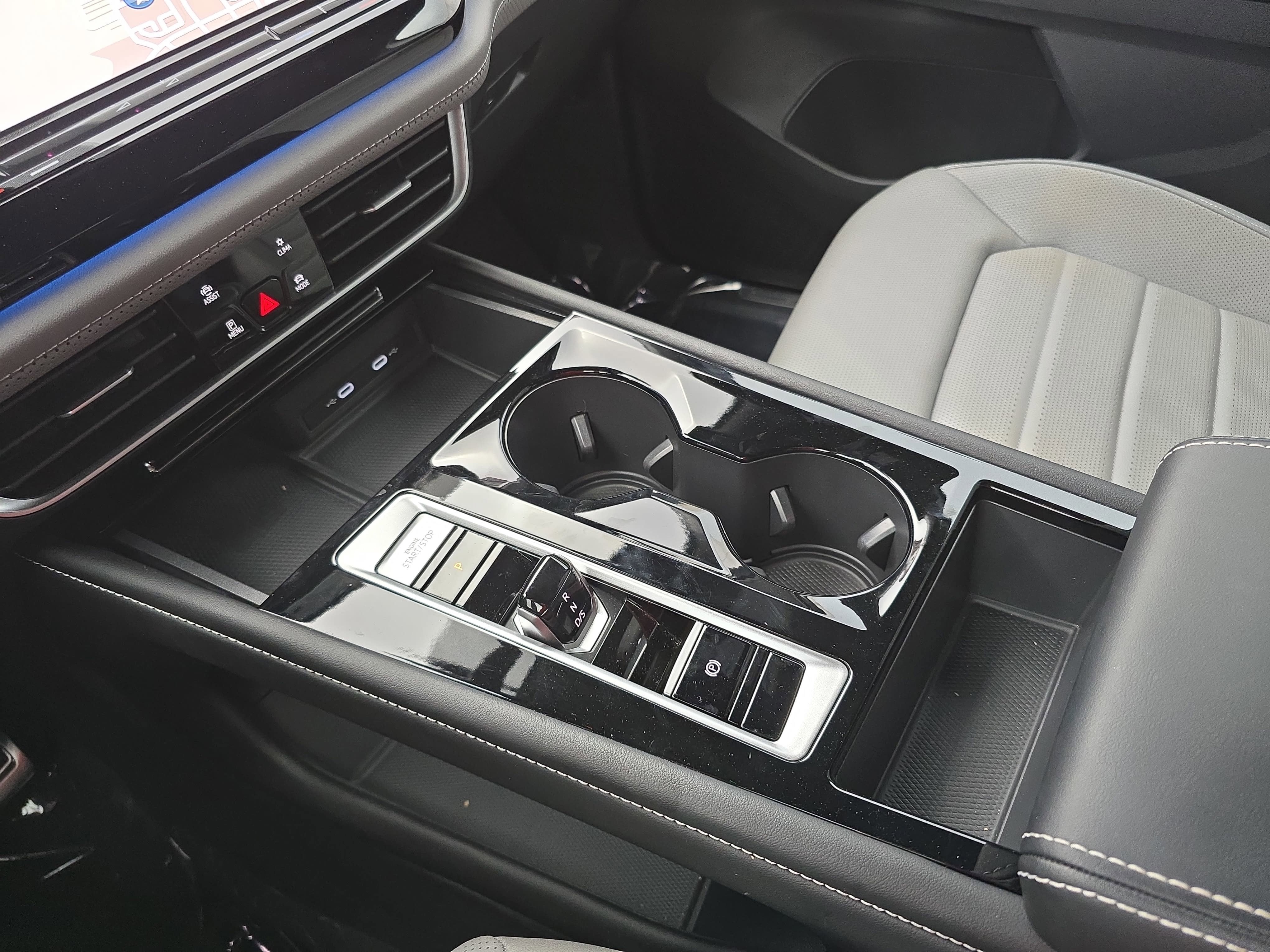 2024 Volkswagen Atlas Cross Sport 2.0T SEL R-Line