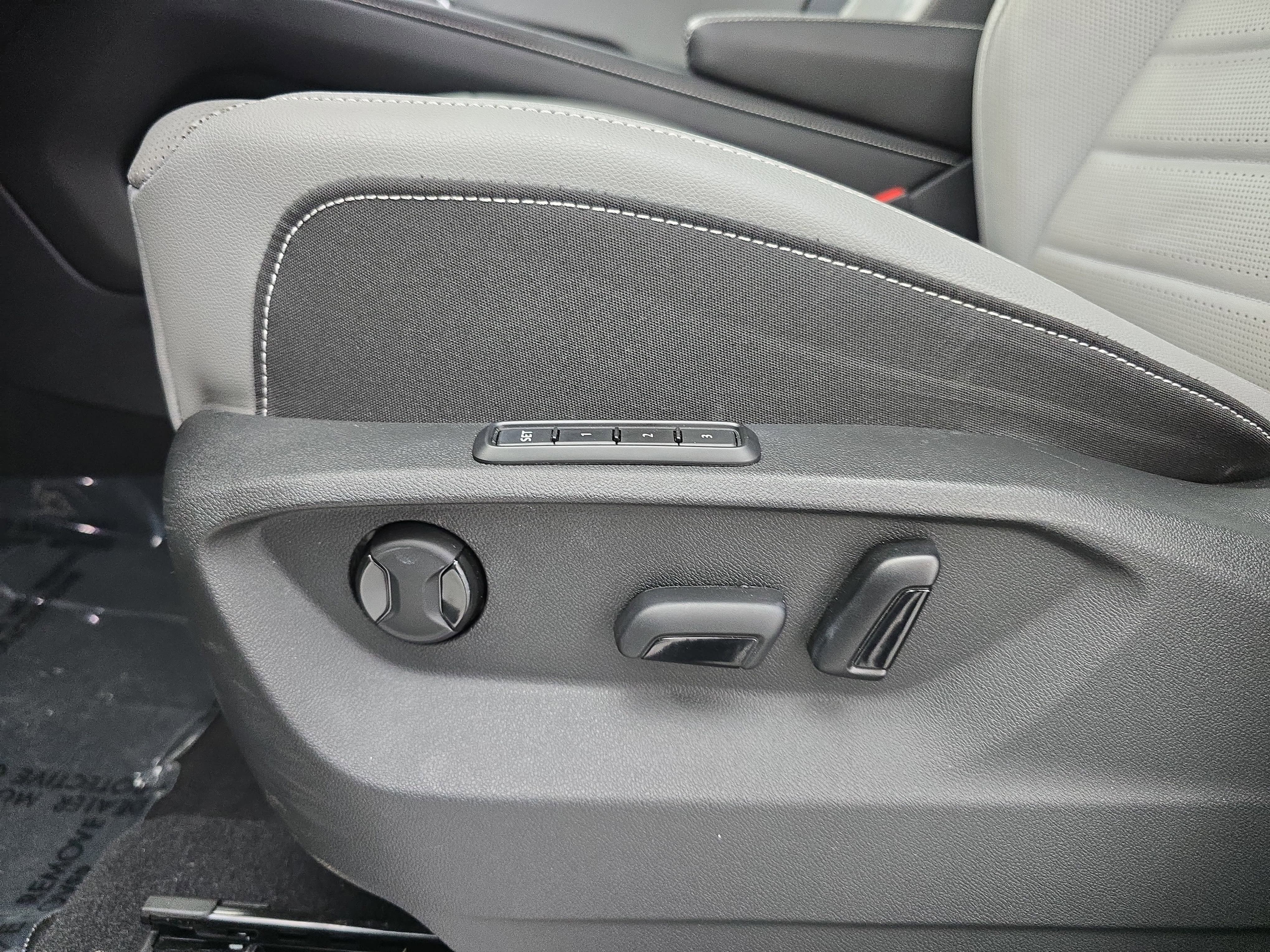 2024 Volkswagen Atlas Cross Sport 2.0T SEL R-Line