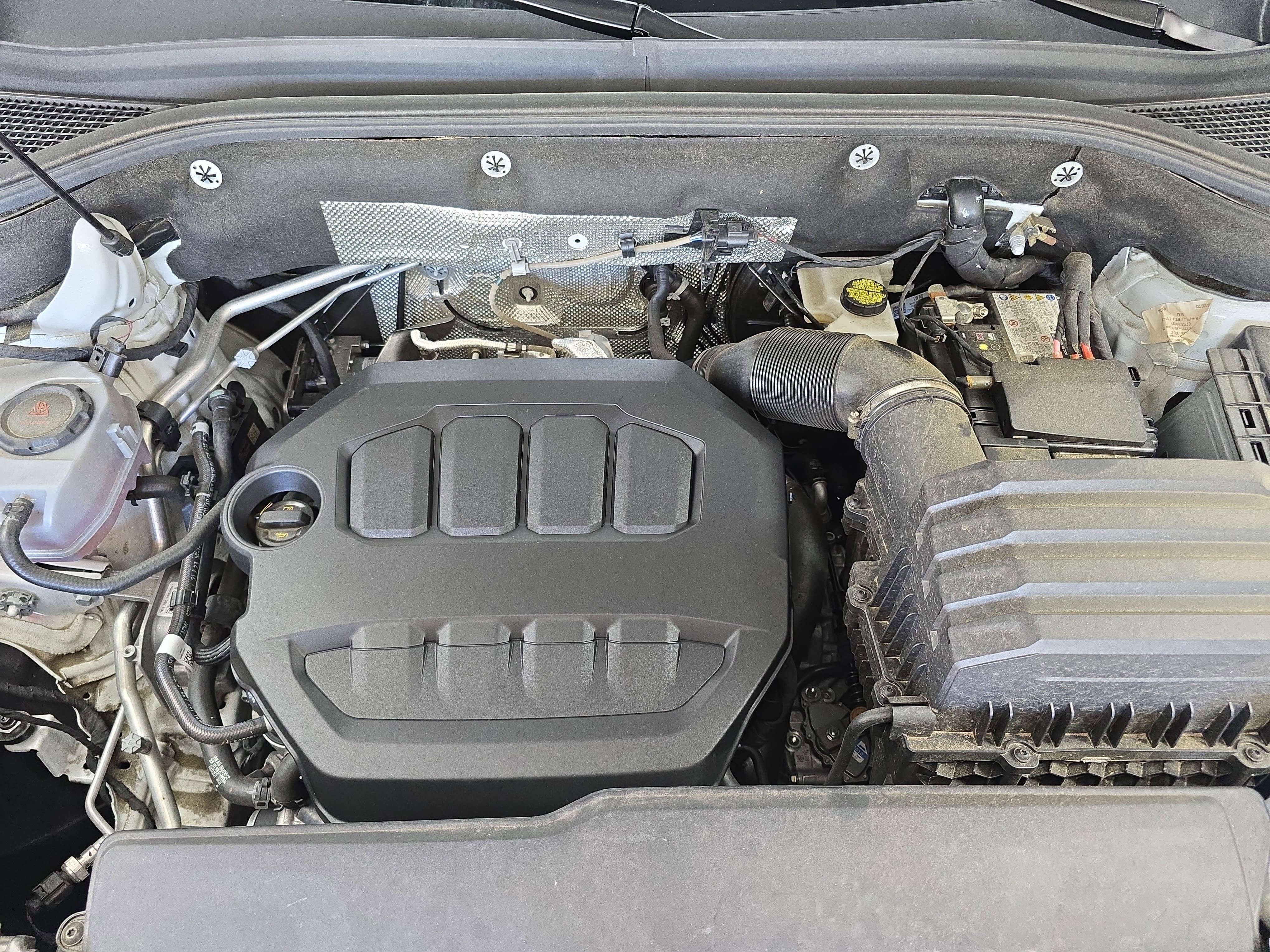 2024 Volkswagen Atlas Cross Sport 2.0T SEL R-Line