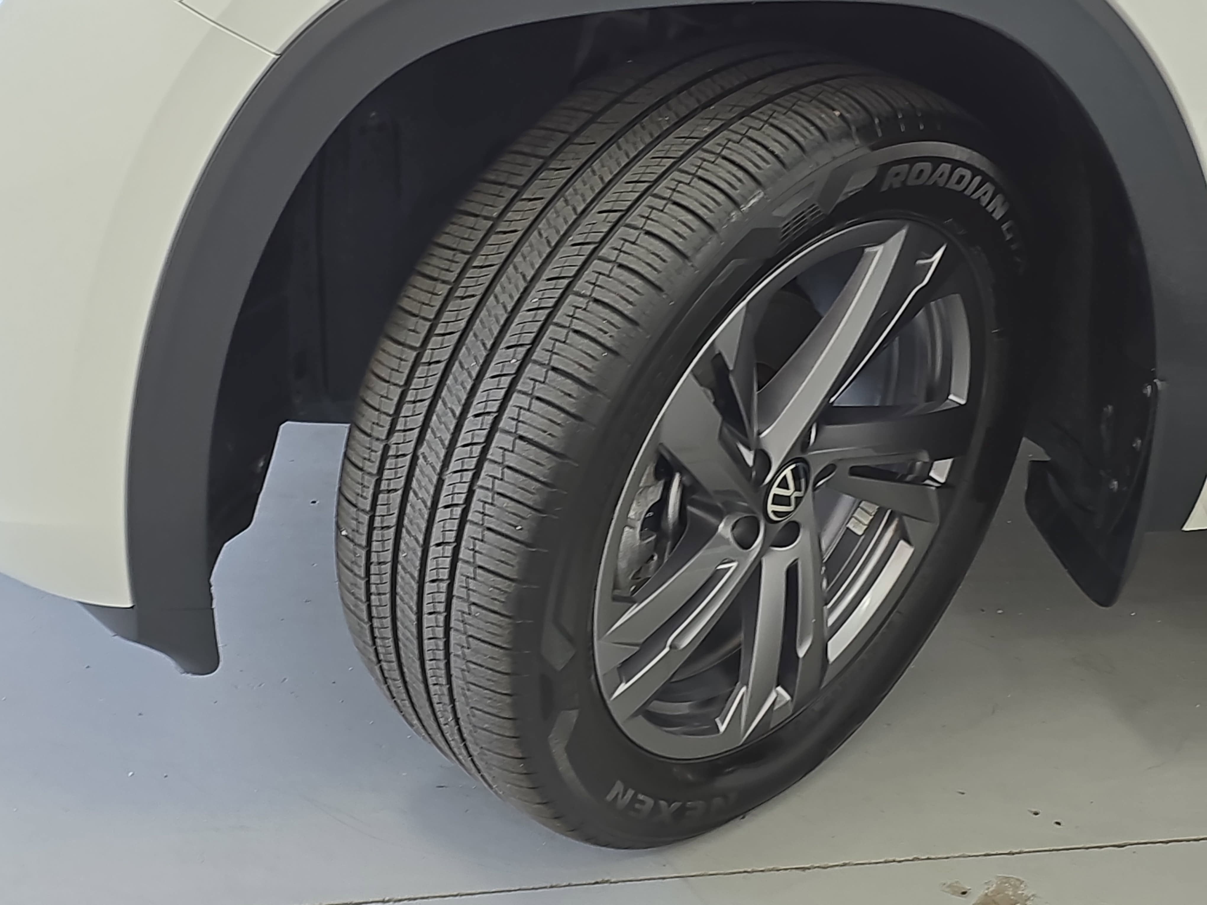 2024 Volkswagen Atlas Cross Sport 2.0T SEL R-Line