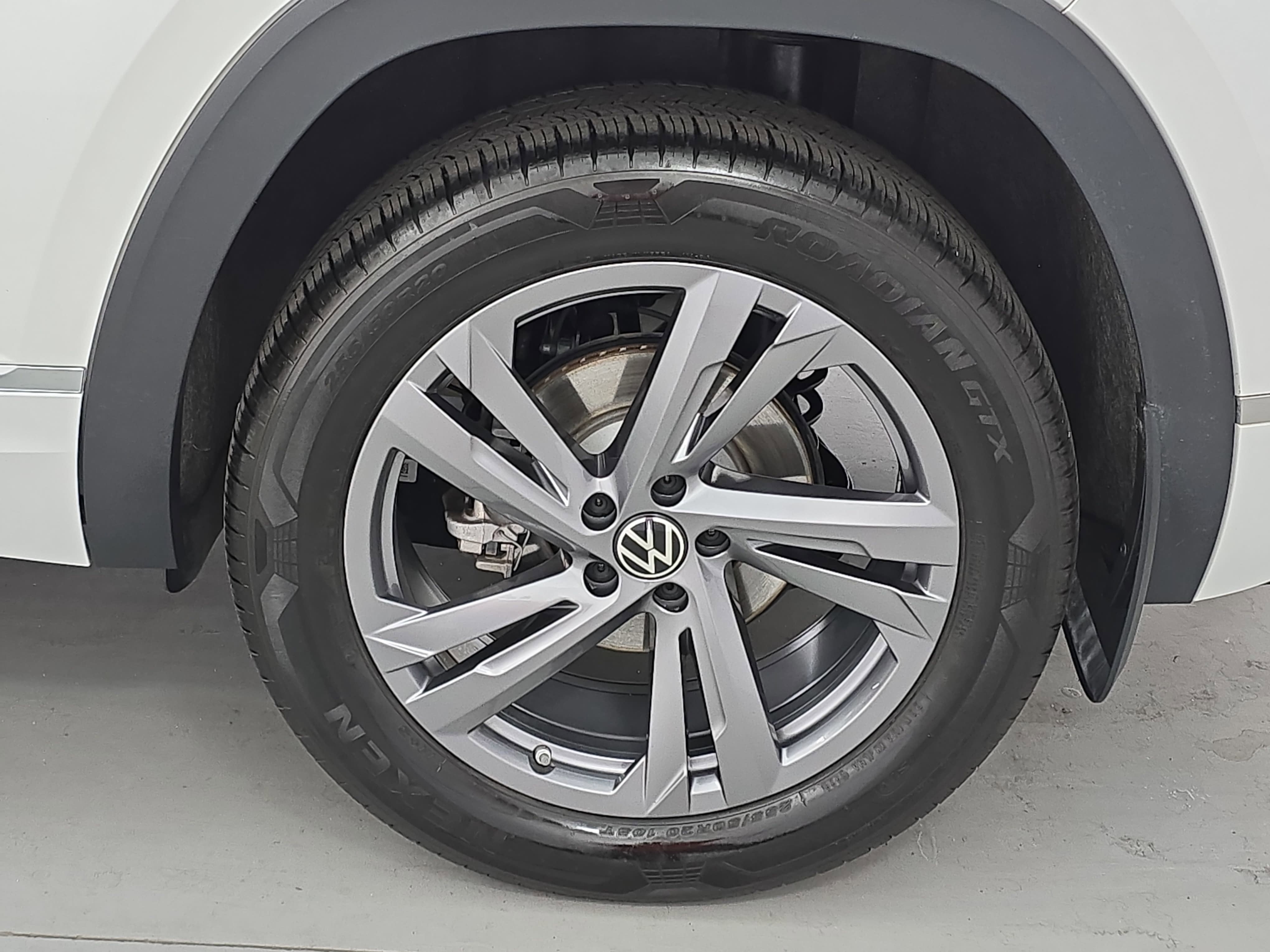 2024 Volkswagen Atlas Cross Sport 2.0T SEL R-Line