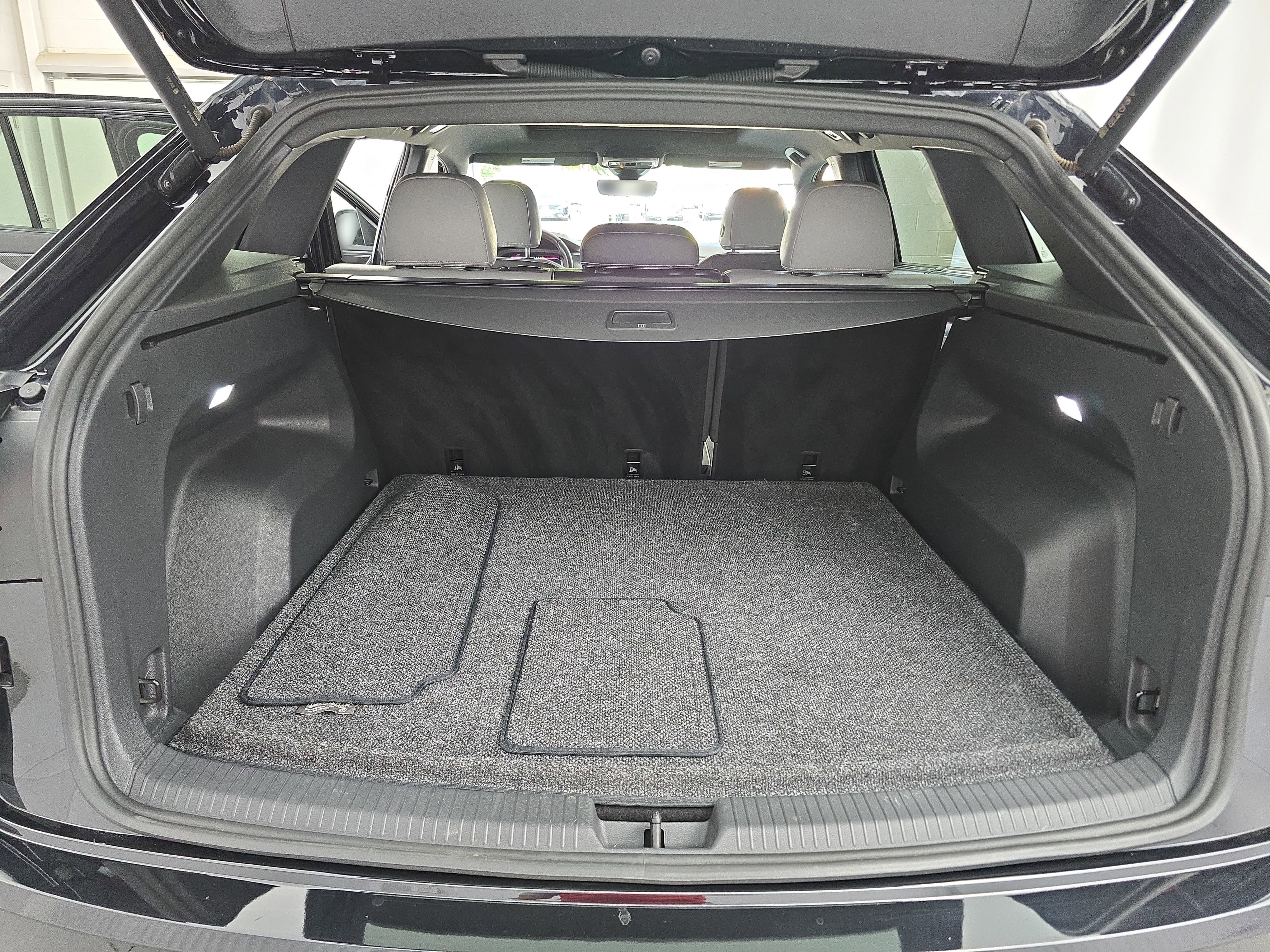 2024 Volkswagen Atlas Cross Sport 2.0T SEL R-Line