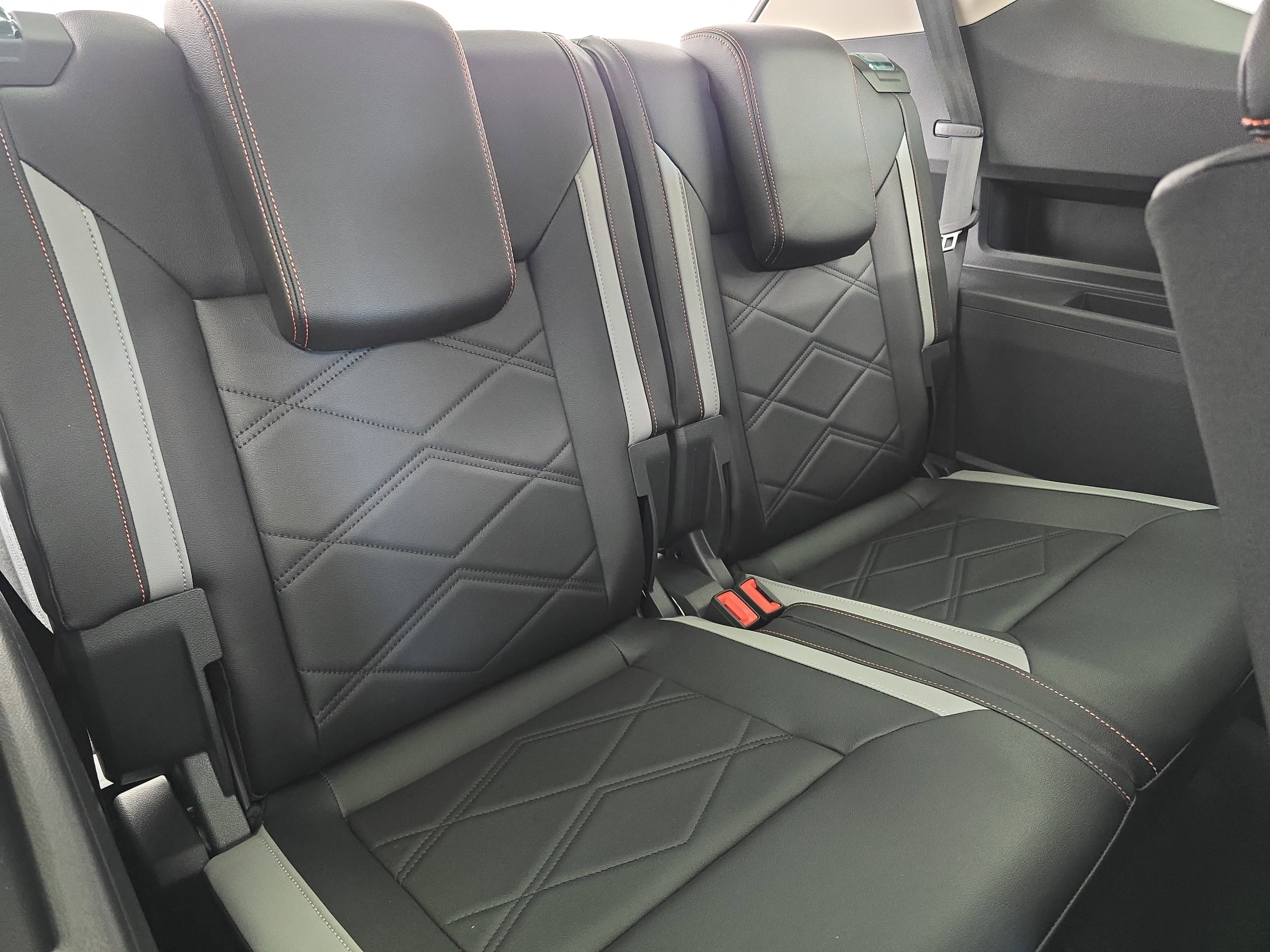 2025 Volkswagen Atlas 2.0T Peak Edition