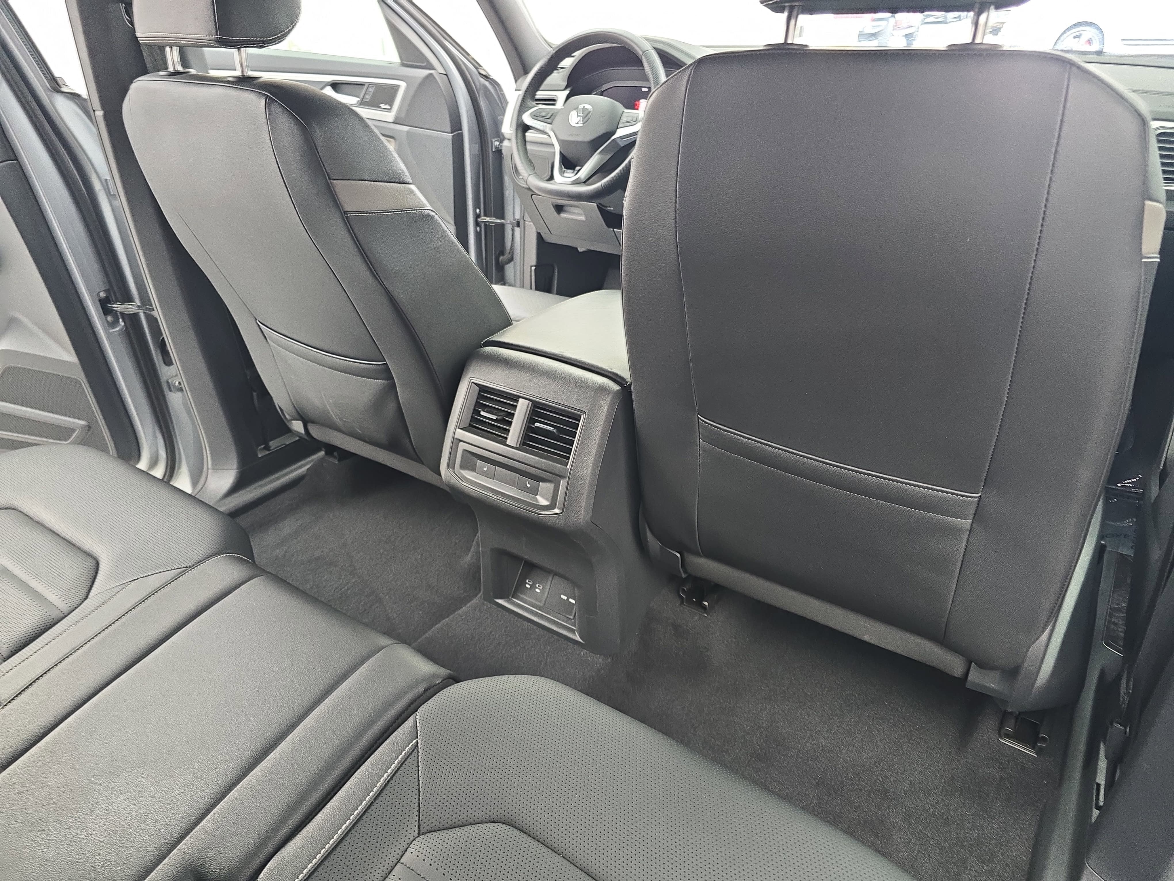 2023 Volkswagen Atlas Cross Sport 3.6L V6 SEL Premium R-Line