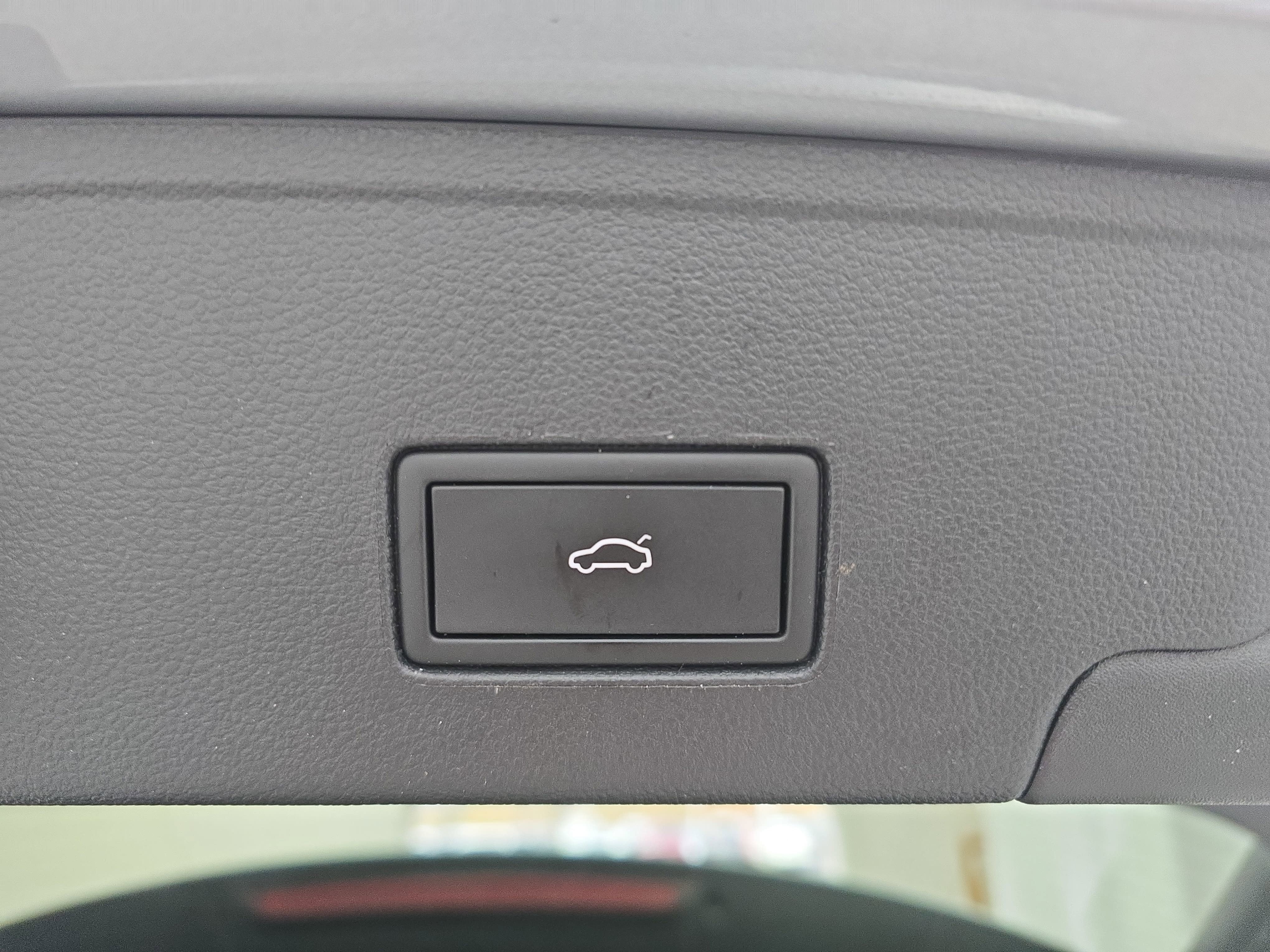 2023 Volkswagen Atlas Cross Sport 3.6L V6 SEL Premium R-Line