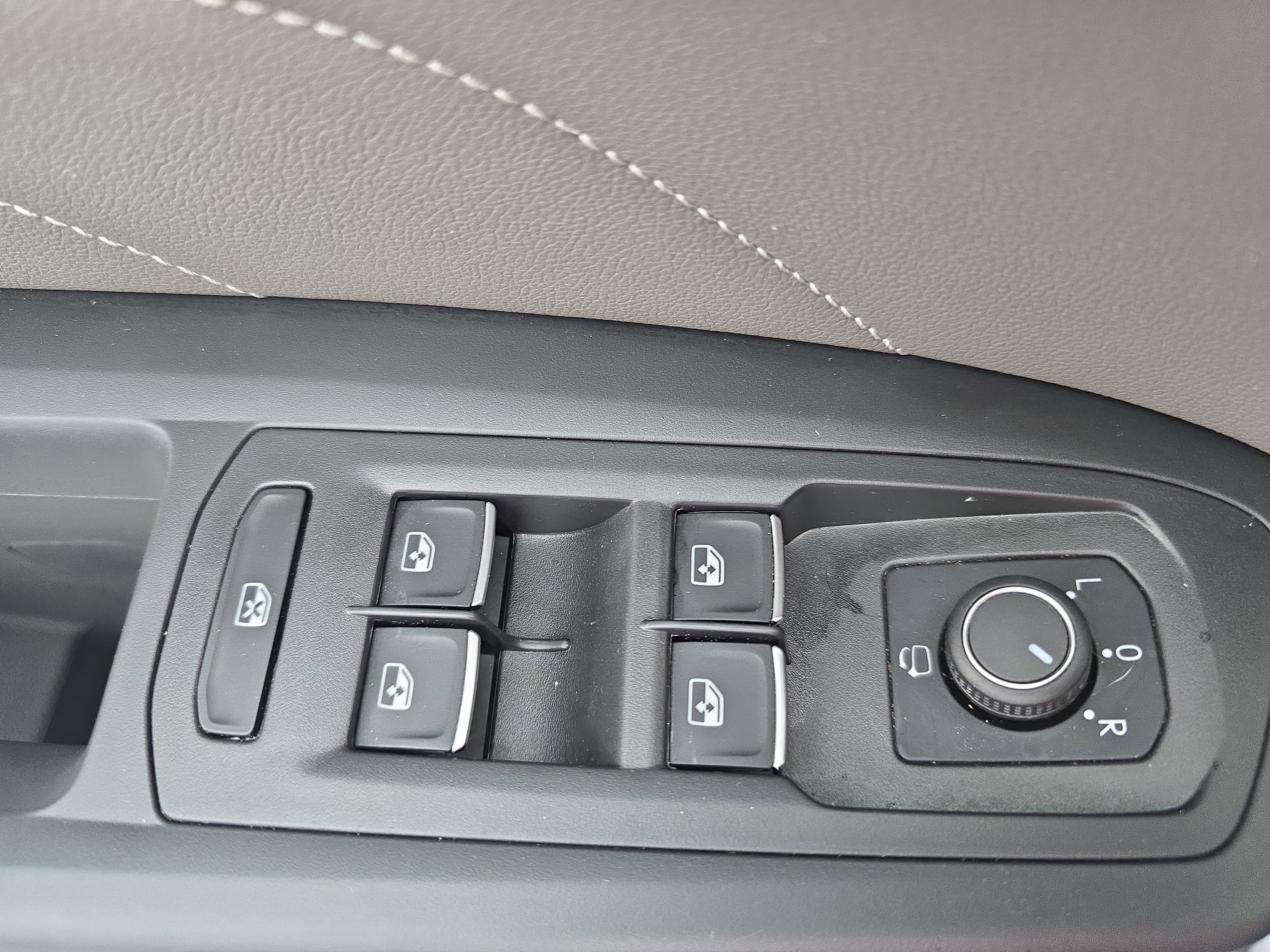 2023 Volkswagen Atlas Cross Sport 3.6L V6 SEL Premium R-Line