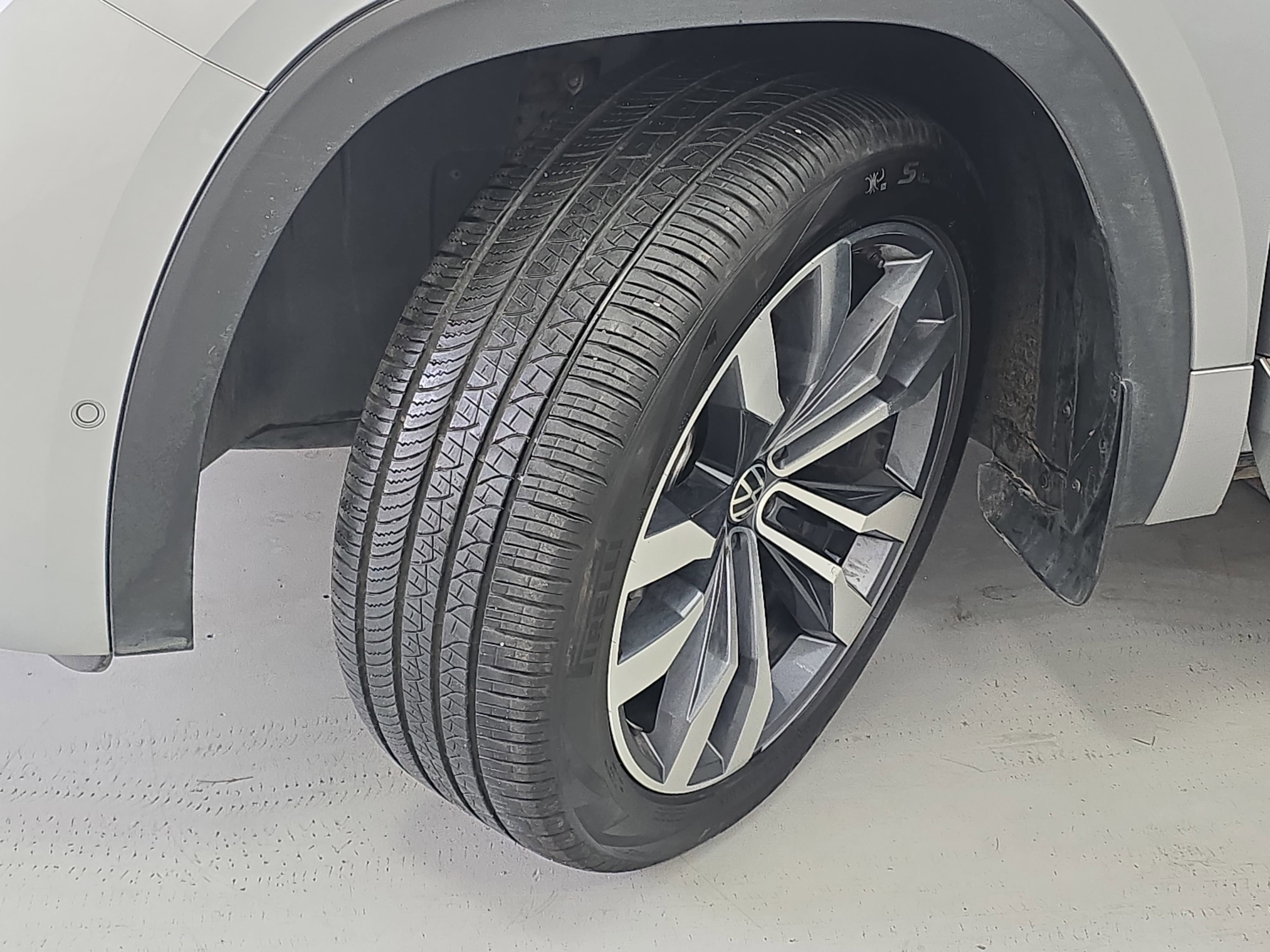 2023 Volkswagen Atlas Cross Sport 3.6L V6 SEL Premium R-Line