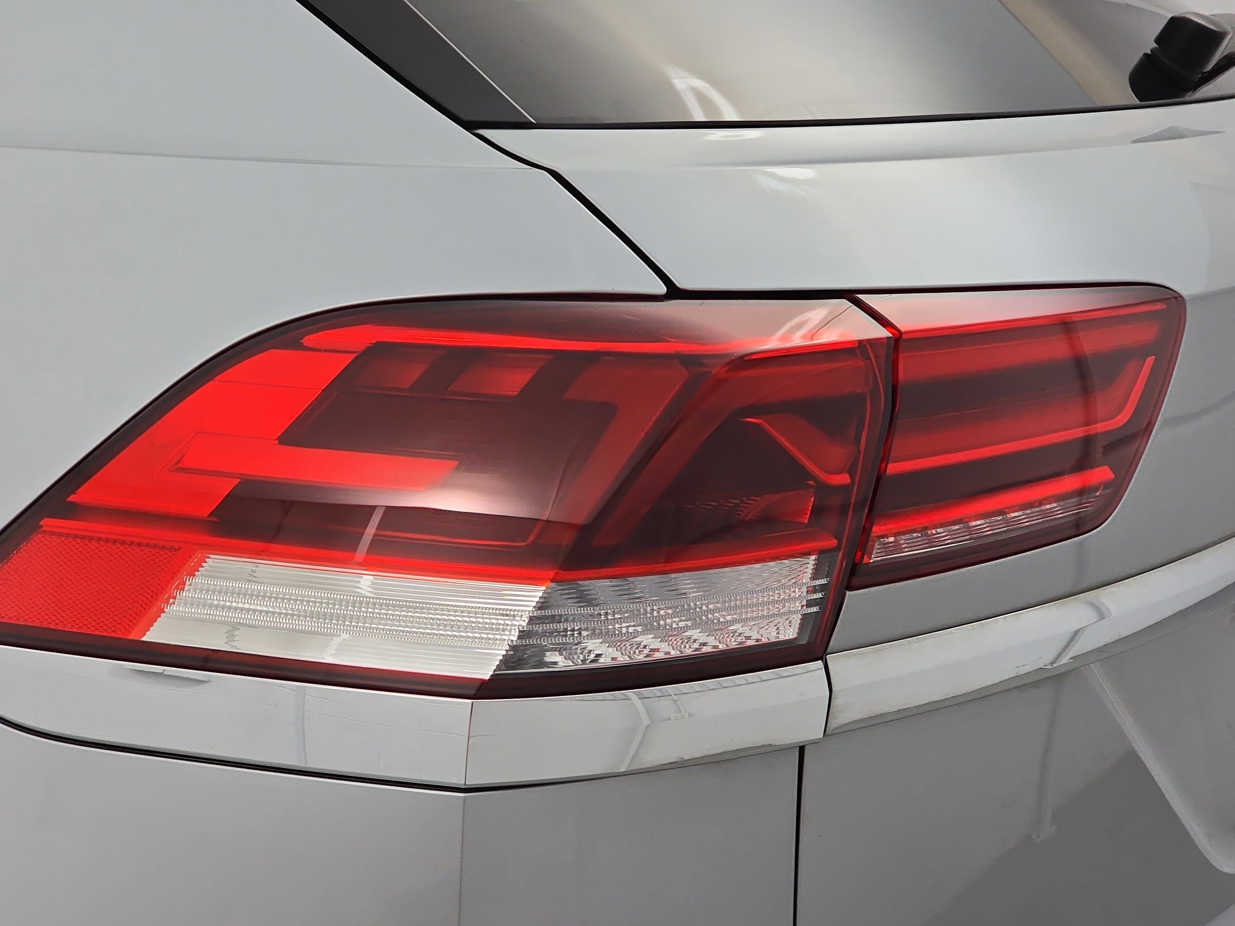 2023 Volkswagen Atlas Cross Sport 3.6L V6 SEL Premium R-Line