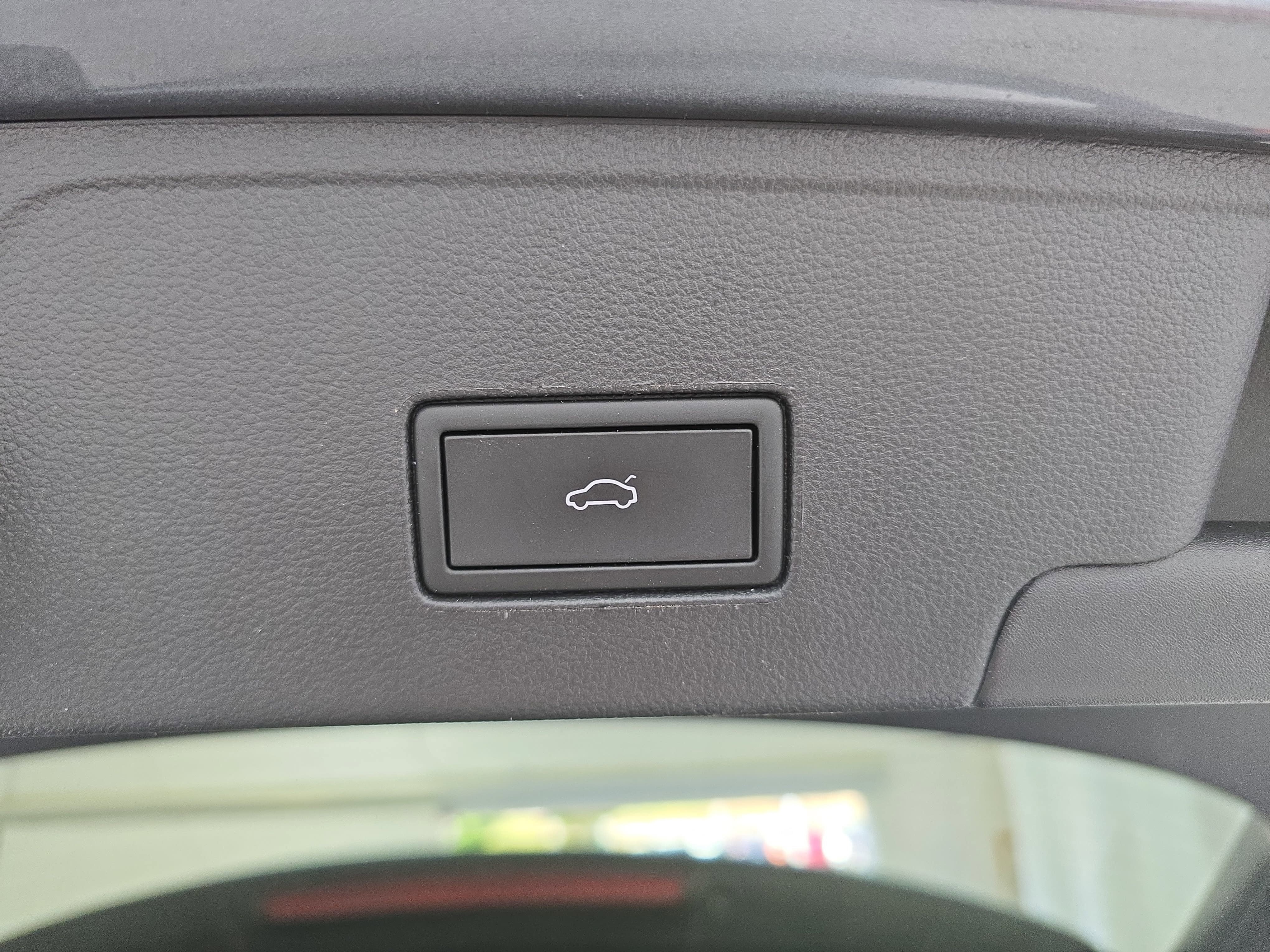 2023 Volkswagen Atlas Cross Sport 2.0T SE w/Technology