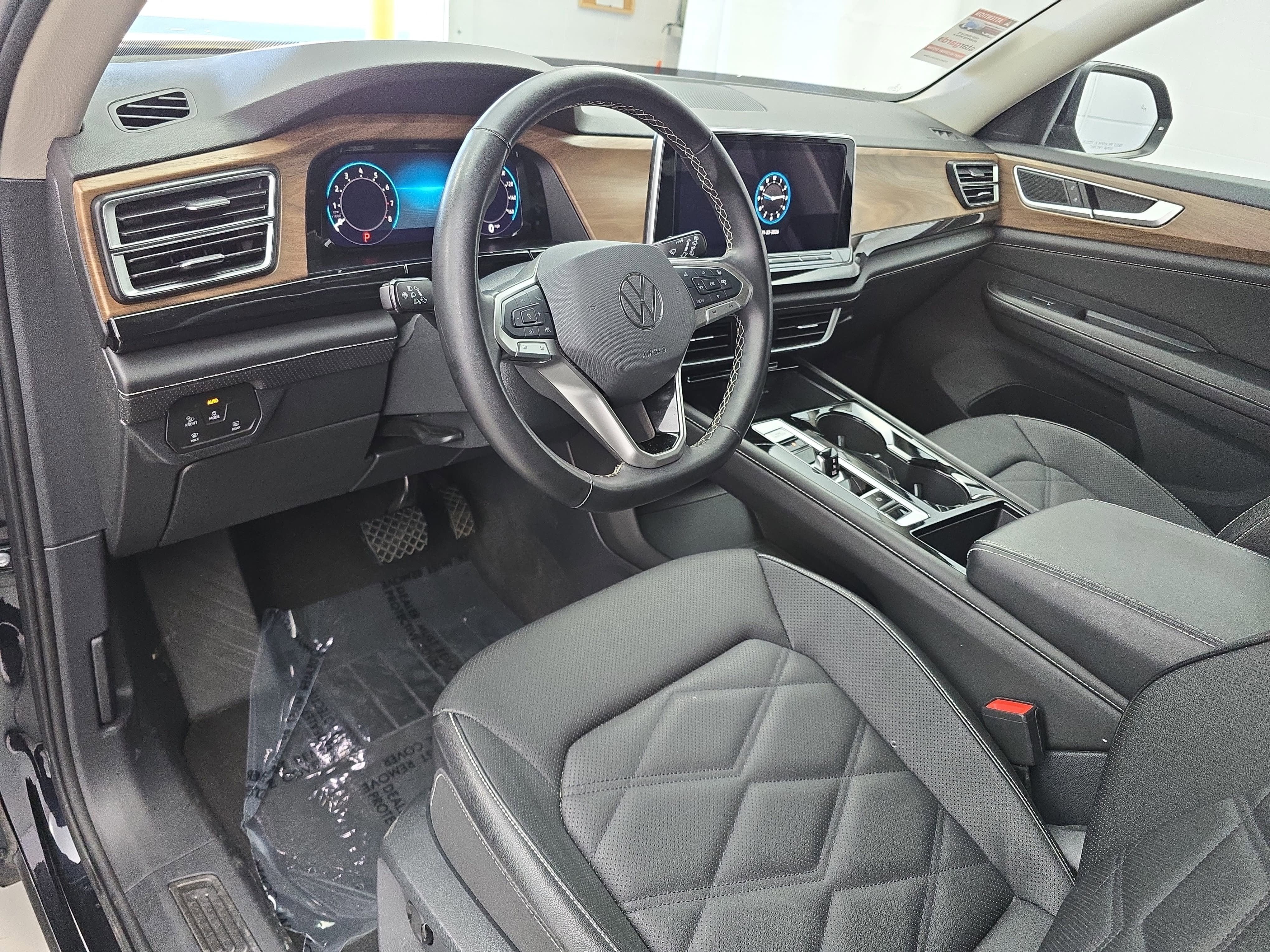 2025 Volkswagen Atlas 2.0T SE w/Technology