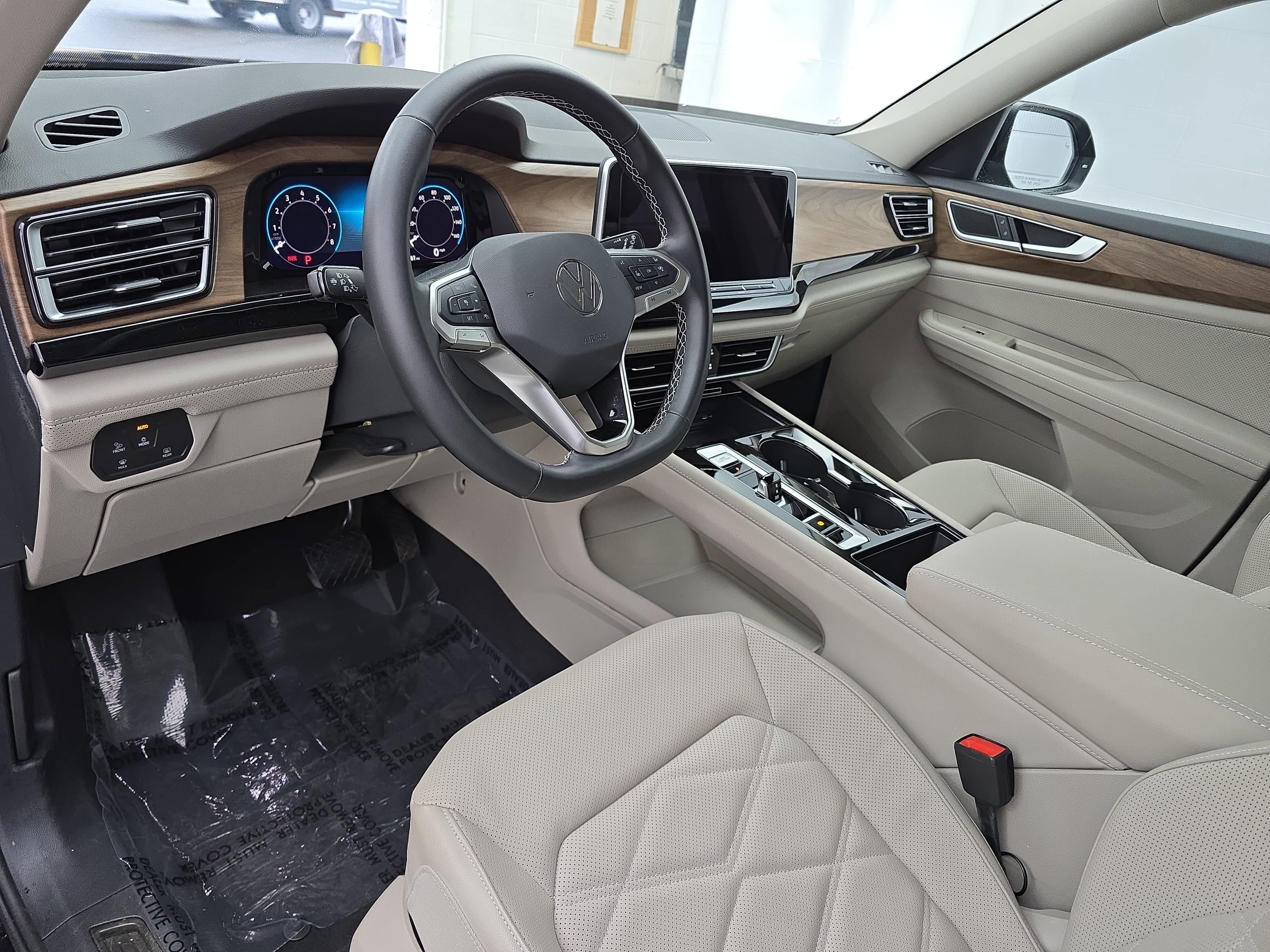 2025 Volkswagen Atlas 2.0T SE w/Technology