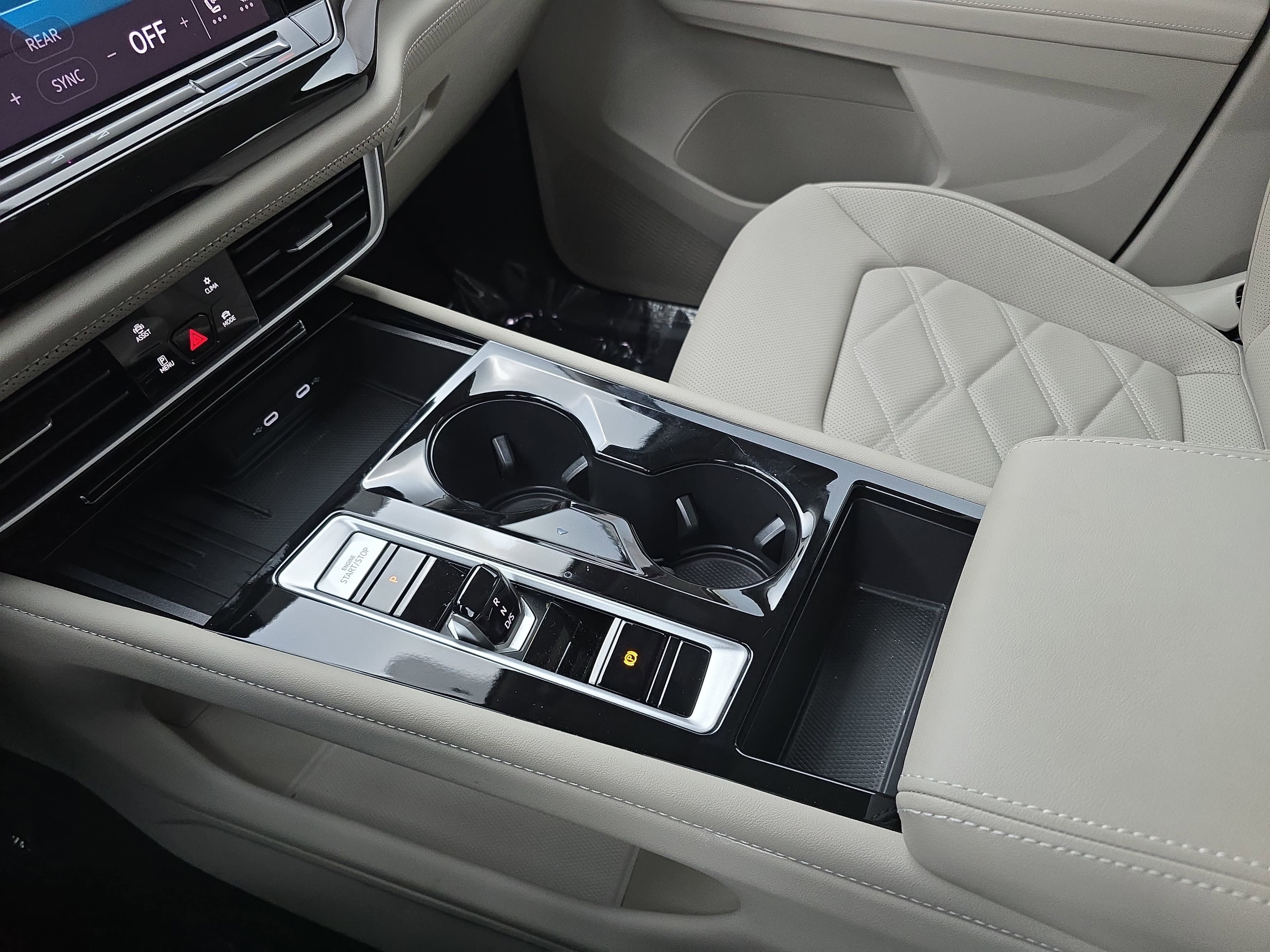 2025 Volkswagen Atlas 2.0T SE w/Technology