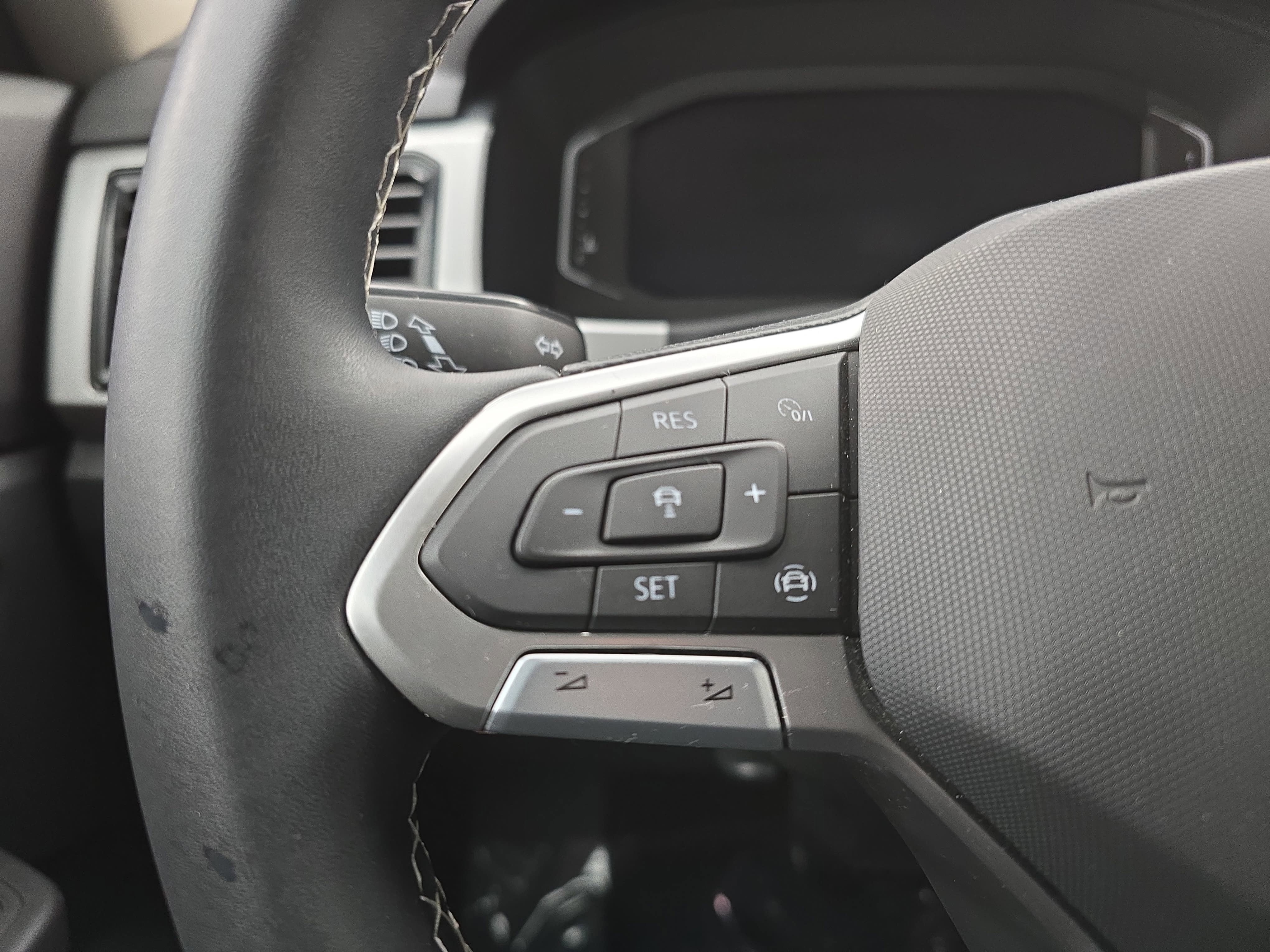 2023 Volkswagen Atlas 2.0T SE w/Technology