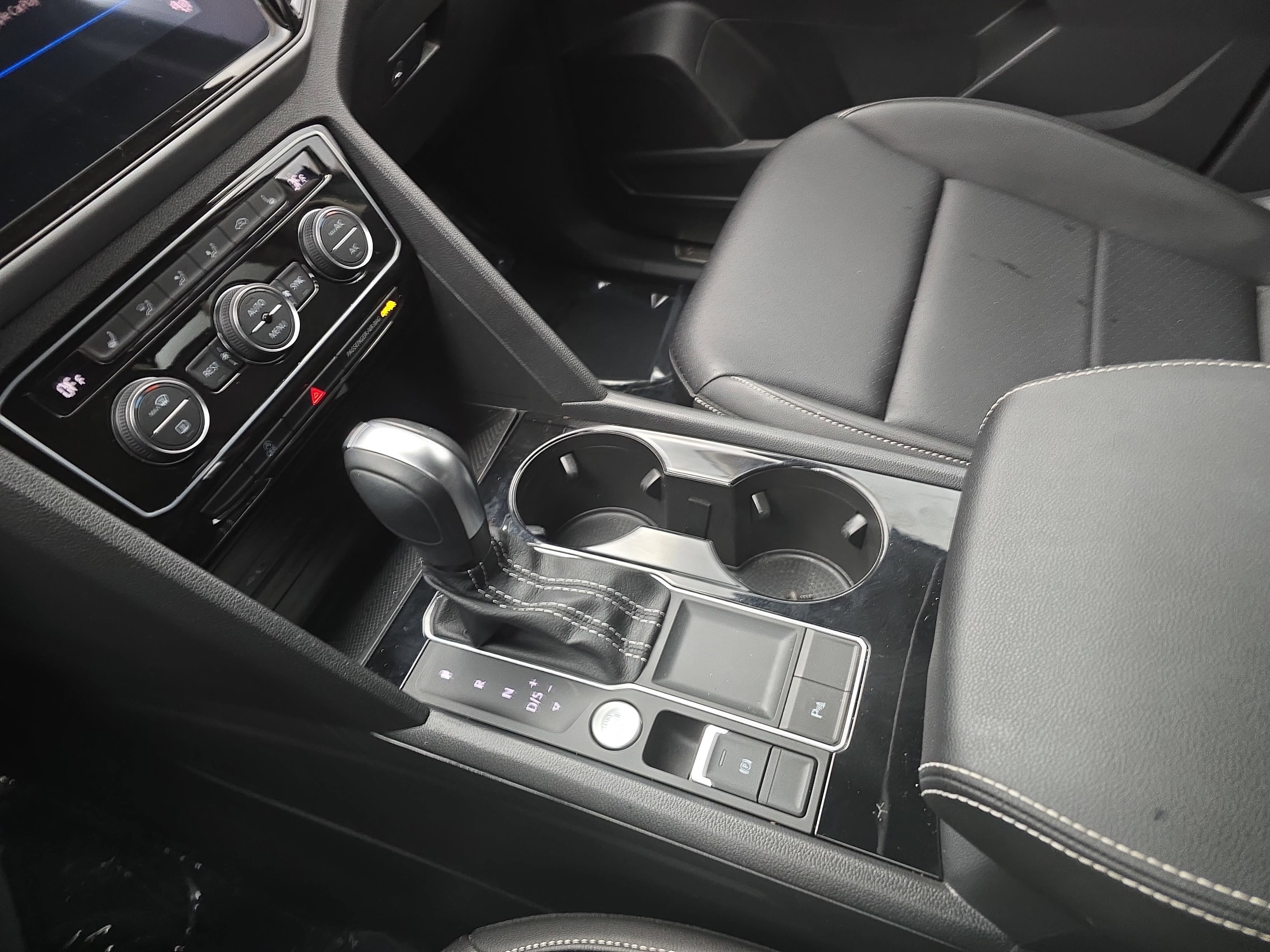 2023 Volkswagen Atlas 2.0T SE w/Technology