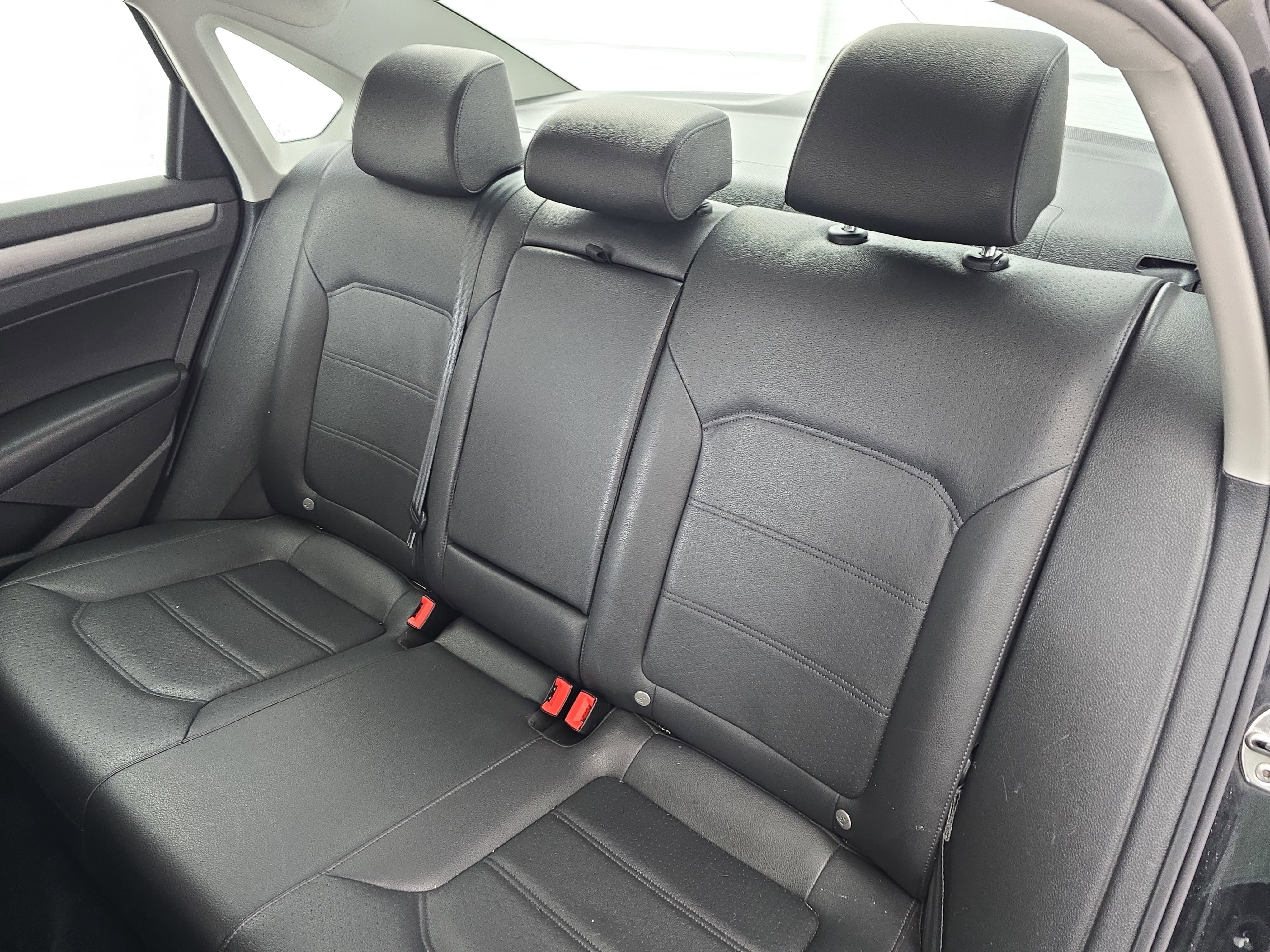 2014 Volkswagen Passat 1.8T SE