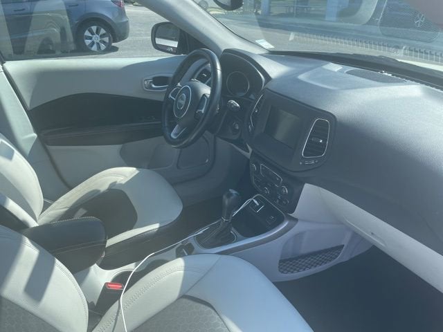 2019 Jeep Compass Latitude w/Sun/Wheel Pkg
