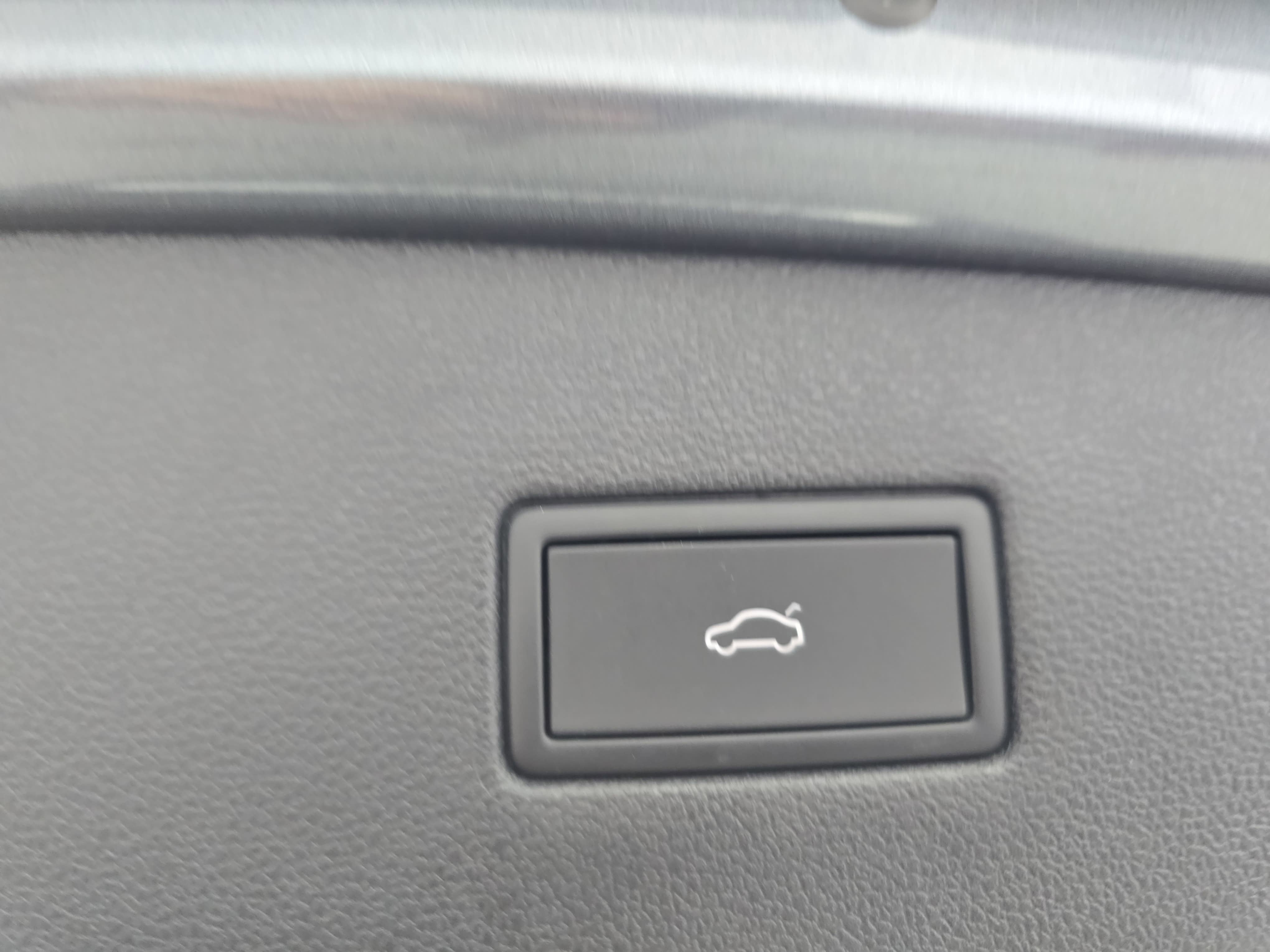 2024 Volkswagen Tiguan SEL R-Line