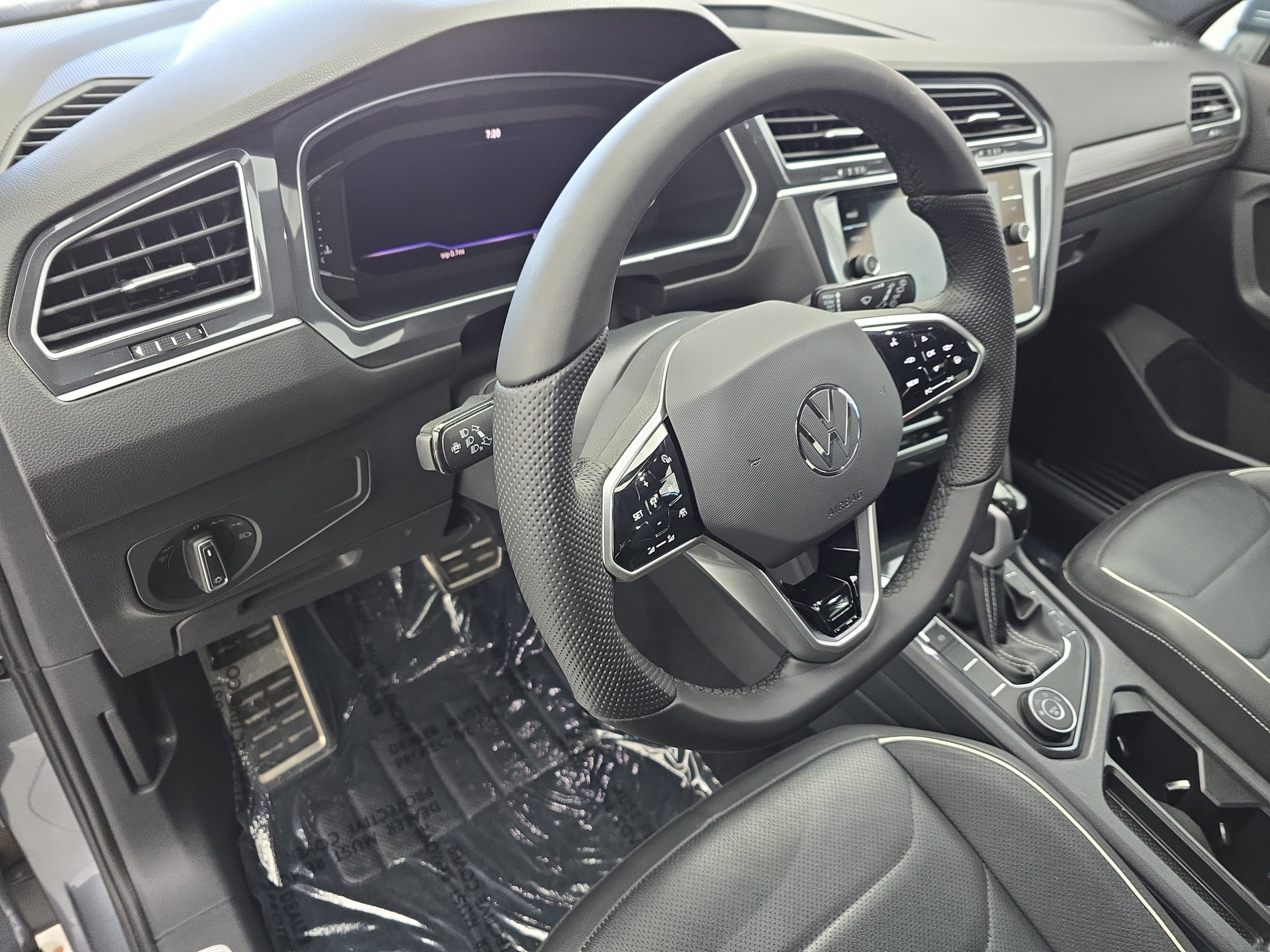 2024 Volkswagen Tiguan SEL R-Line