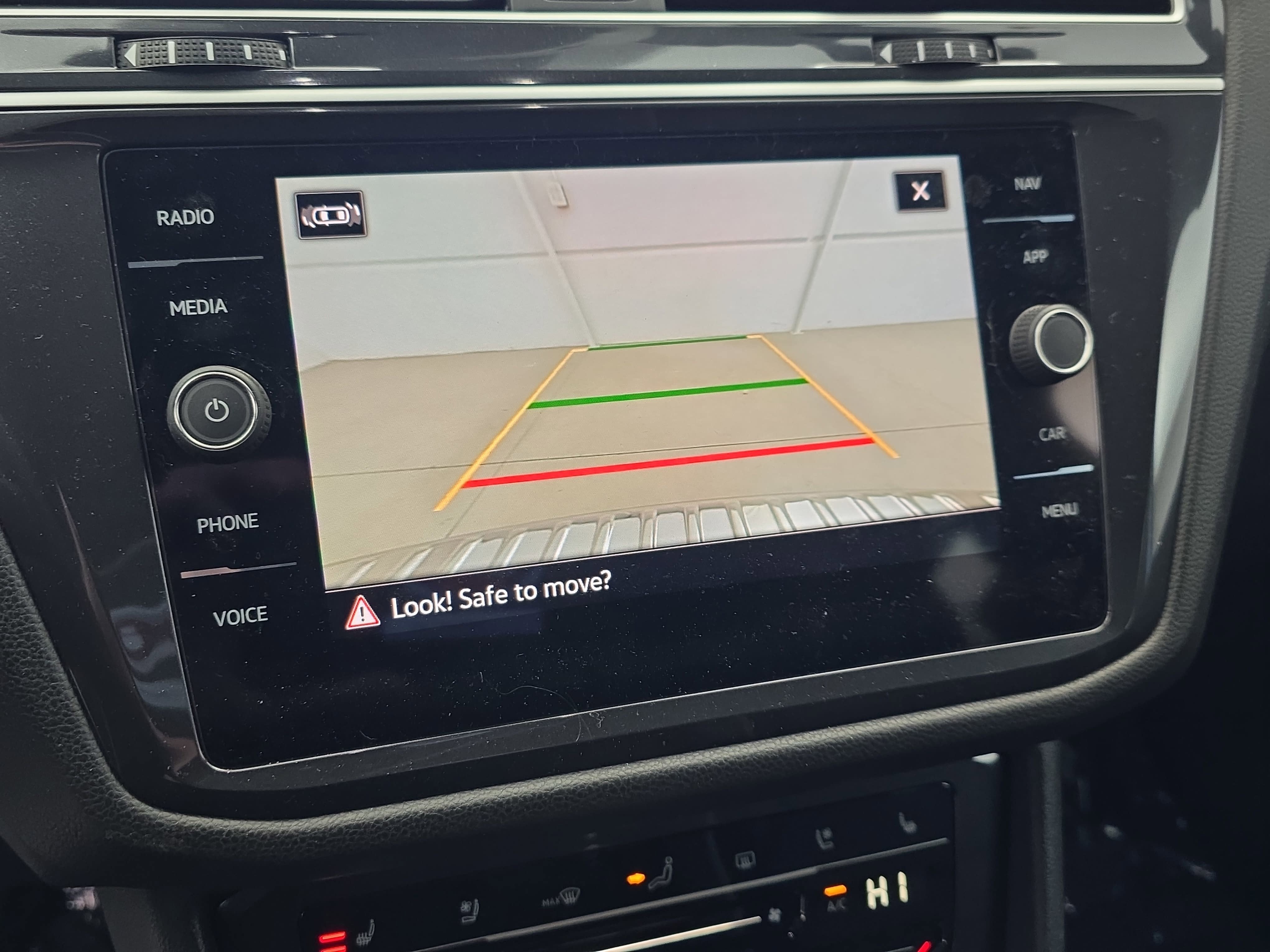 2024 Volkswagen Tiguan SEL R-Line